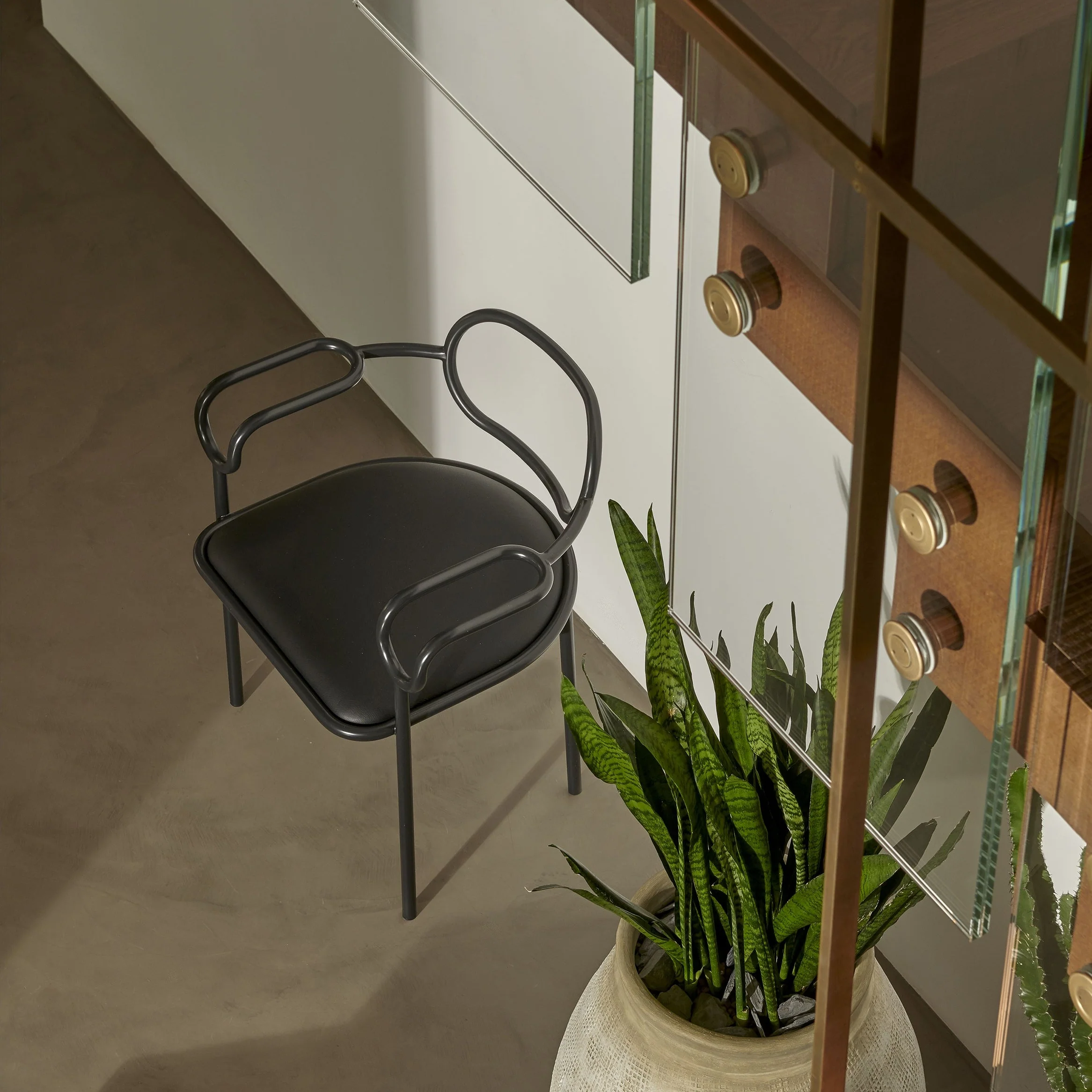 01 Armchair - Image 2