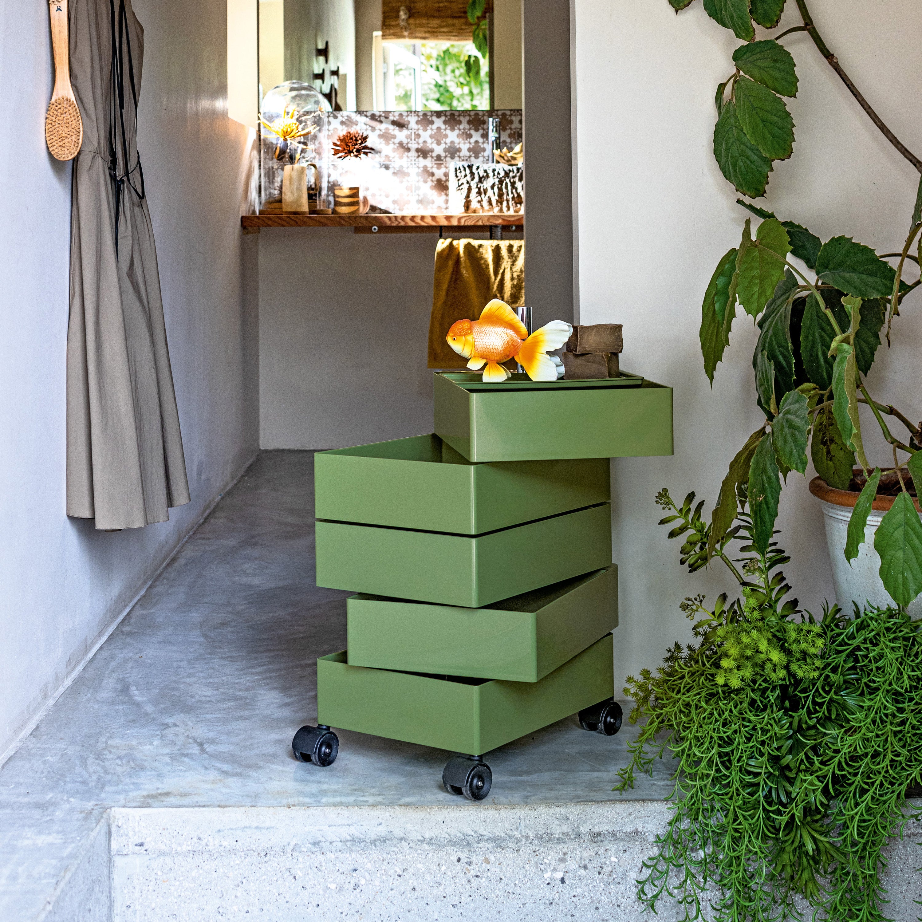 360 Degree Container with Wheels - Image 16