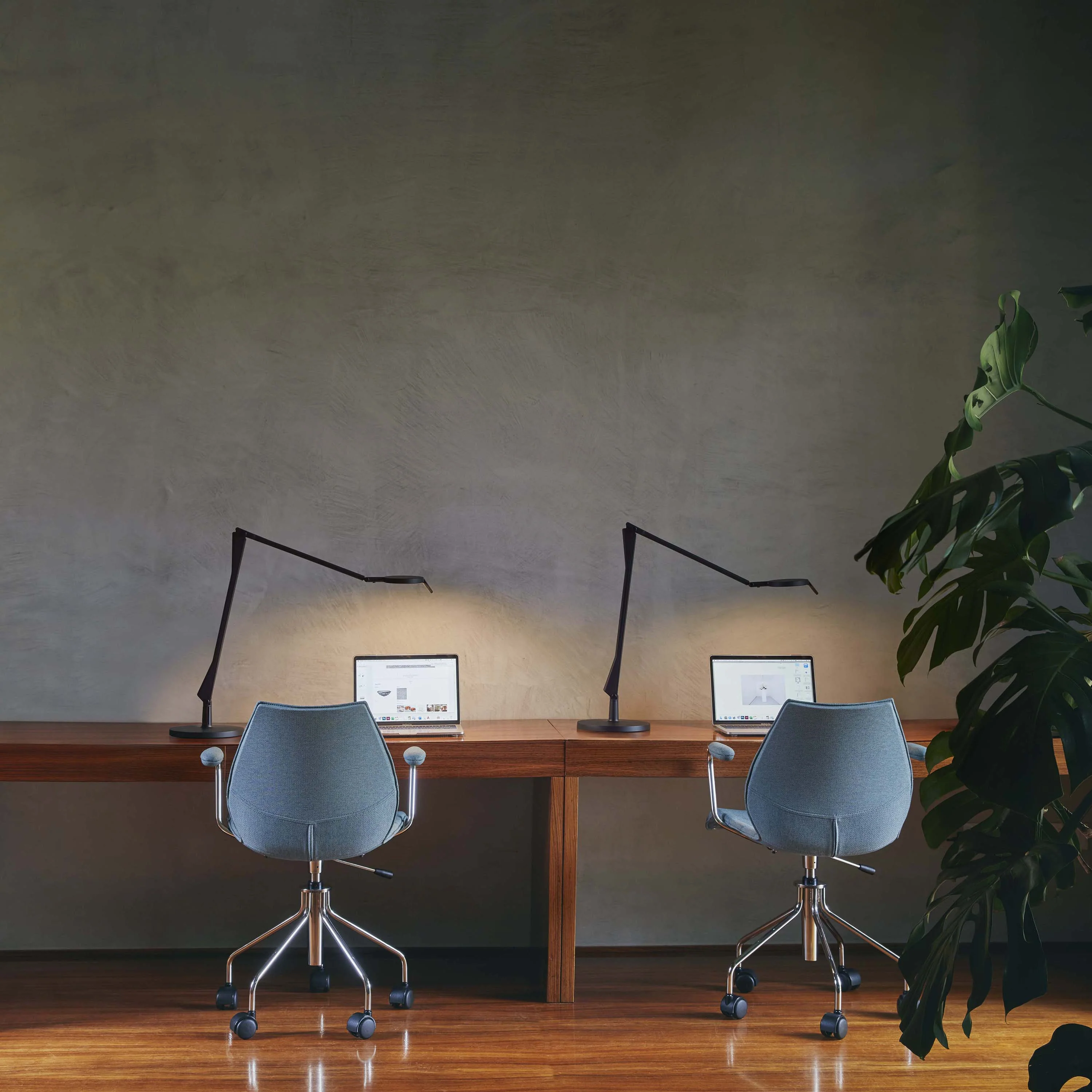 Aledin TEC Table Lamp - Image 12