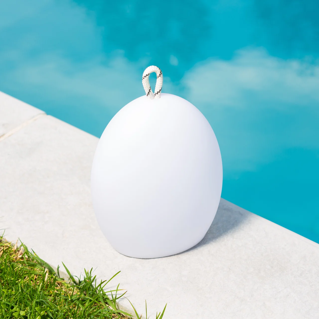 Amande Corde Outdoor Bluetooth LED Table Lamp - Image 3
