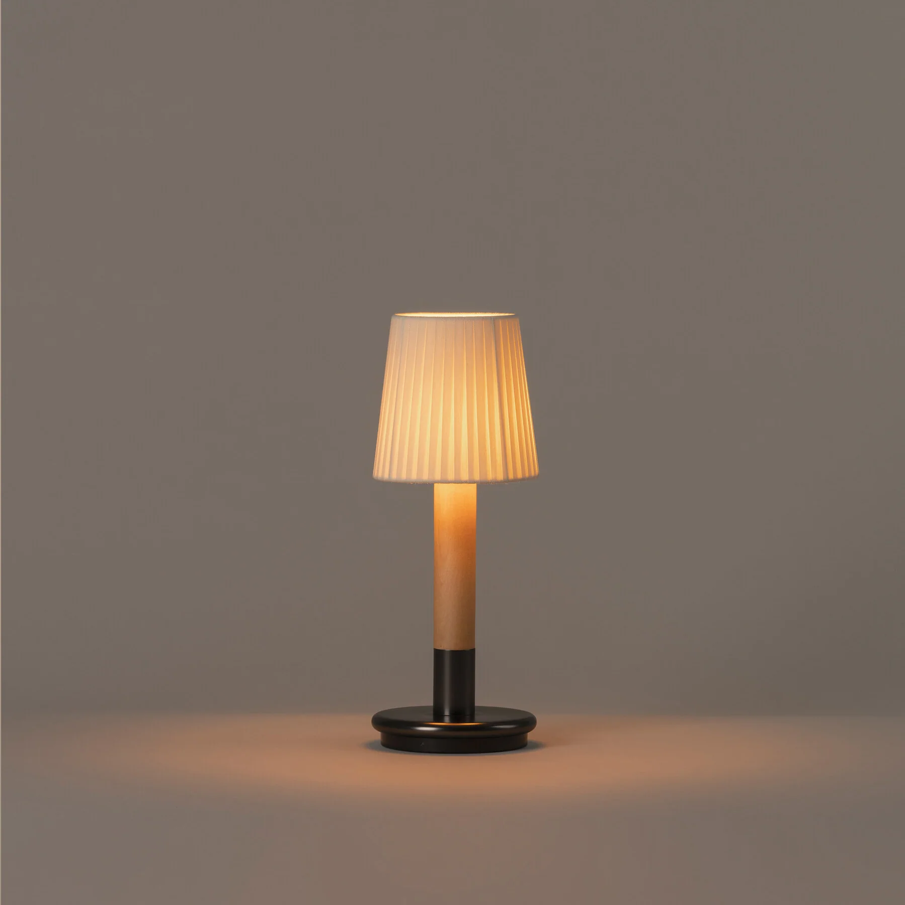 Basica Minima Portable Table Lamp - Image 3