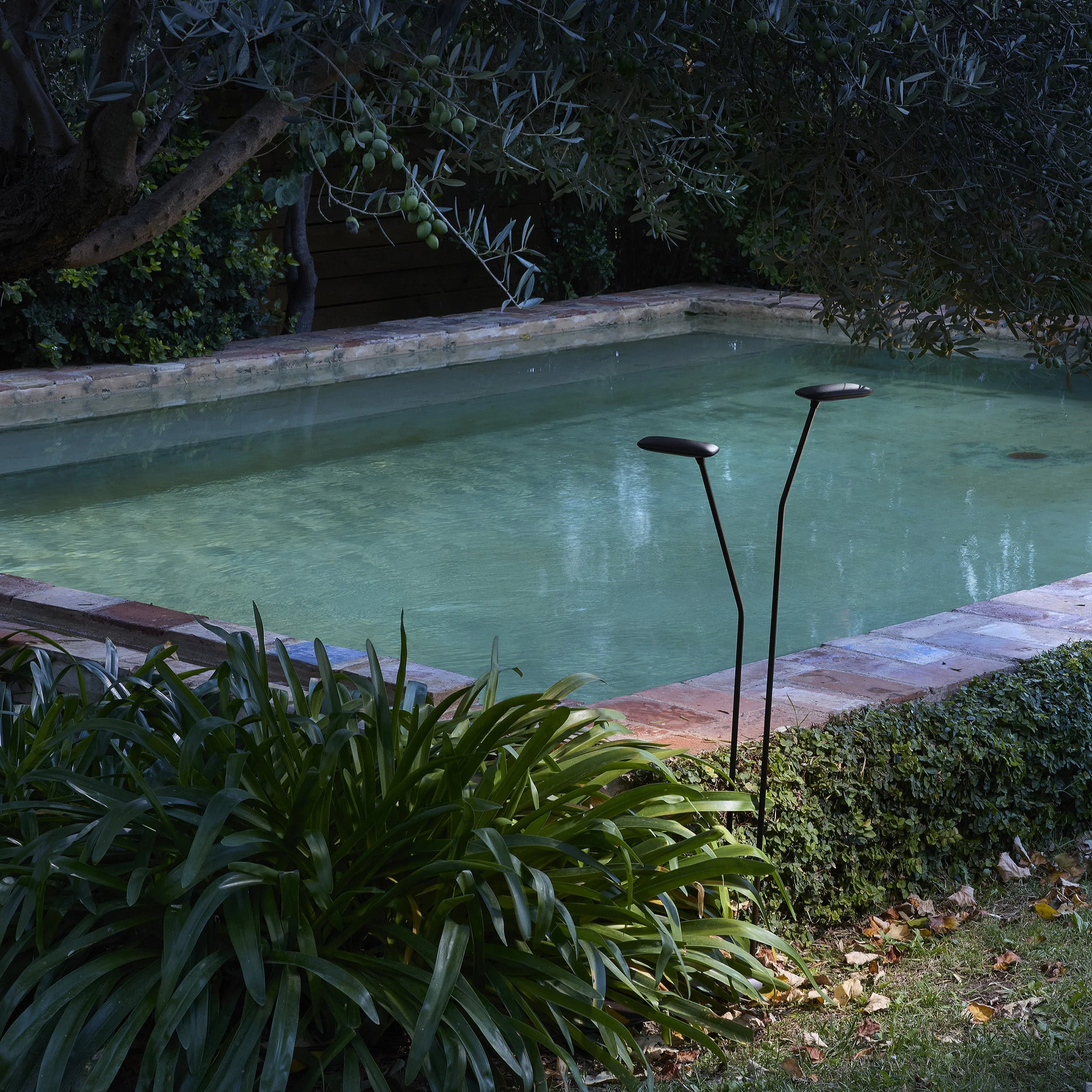 Birdie Double Outdoor LED Bollard Light - Image 6