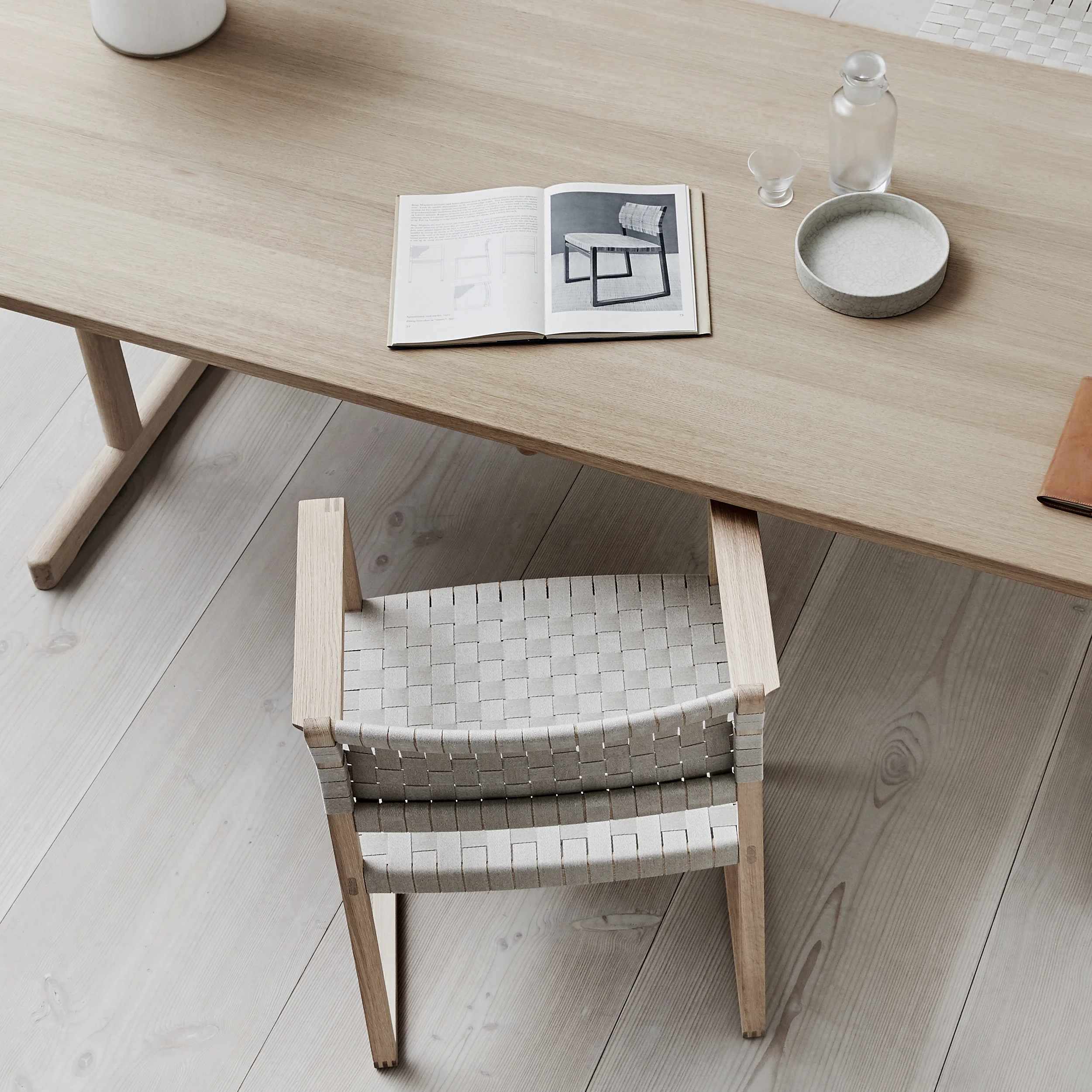 BM62 Linen Webbing Armchair - Image 11