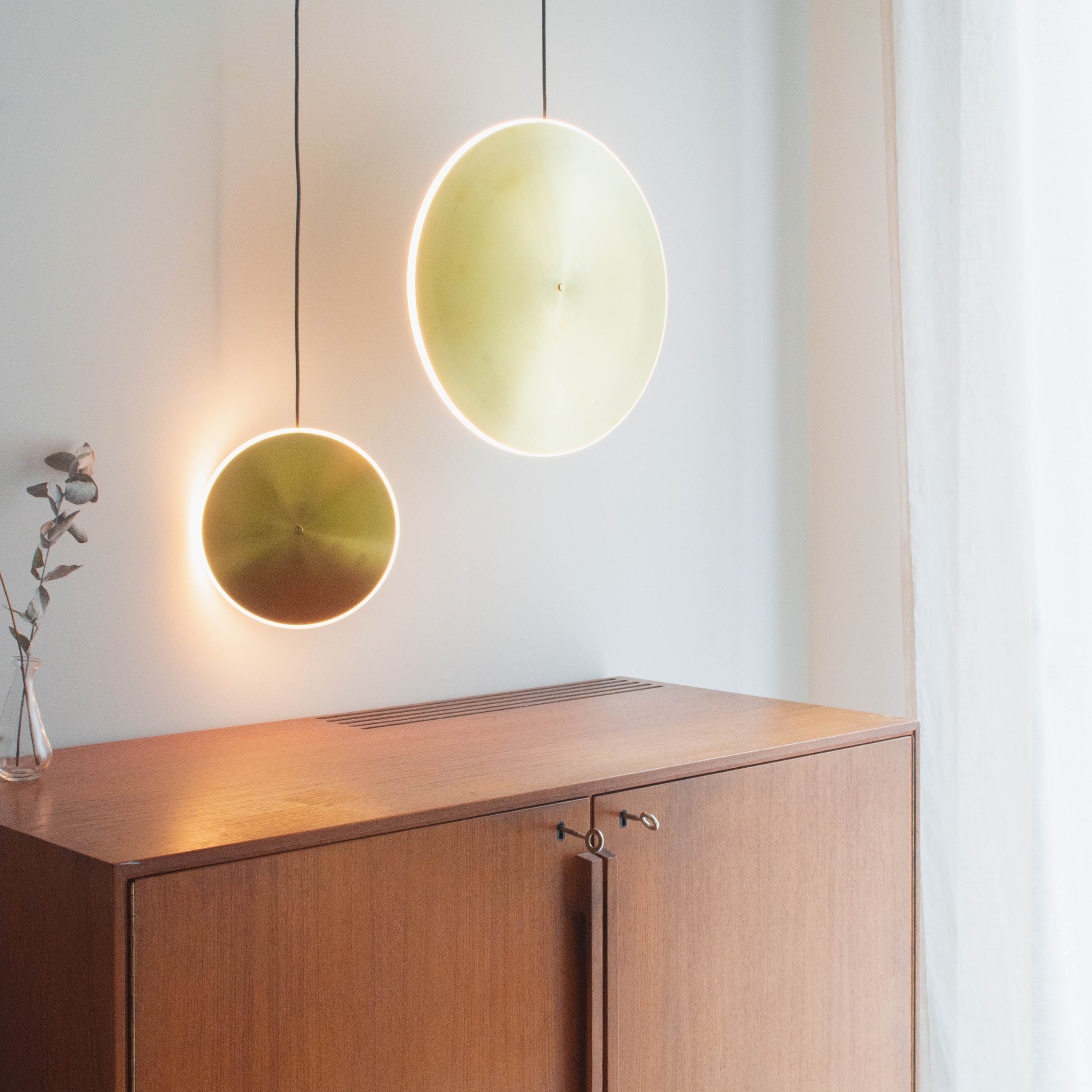 Chrona Vertical Pendant Light - Image 10