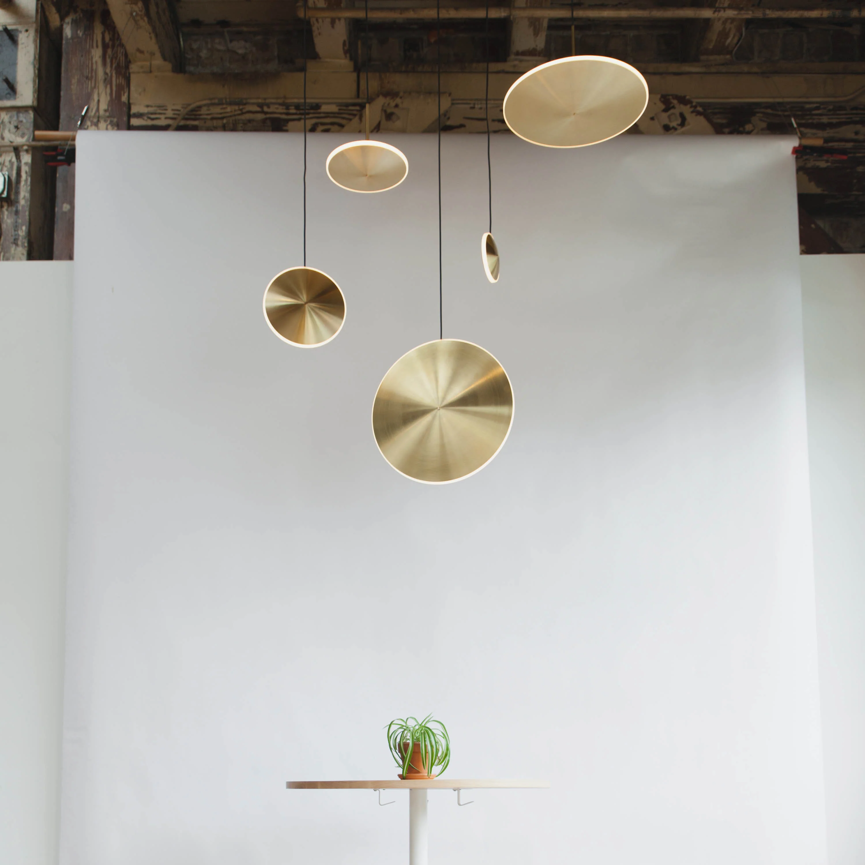 Chrona Vertical Pendant Light - Image 12