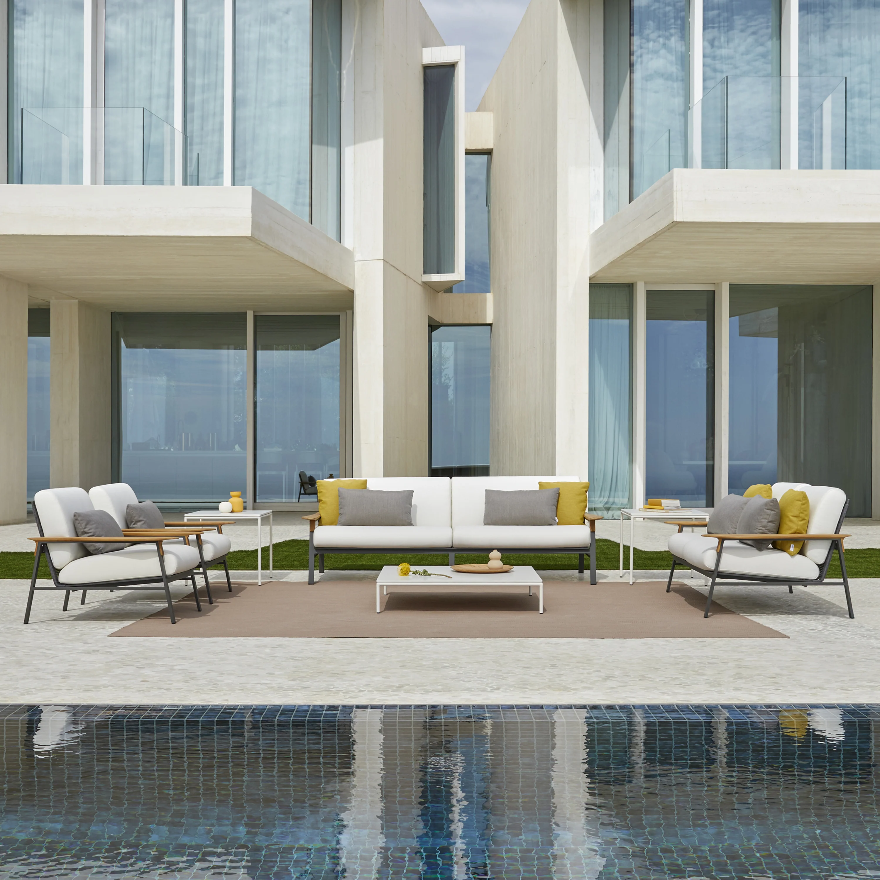 City 3-Seater Outdoor Sofa - Image 10