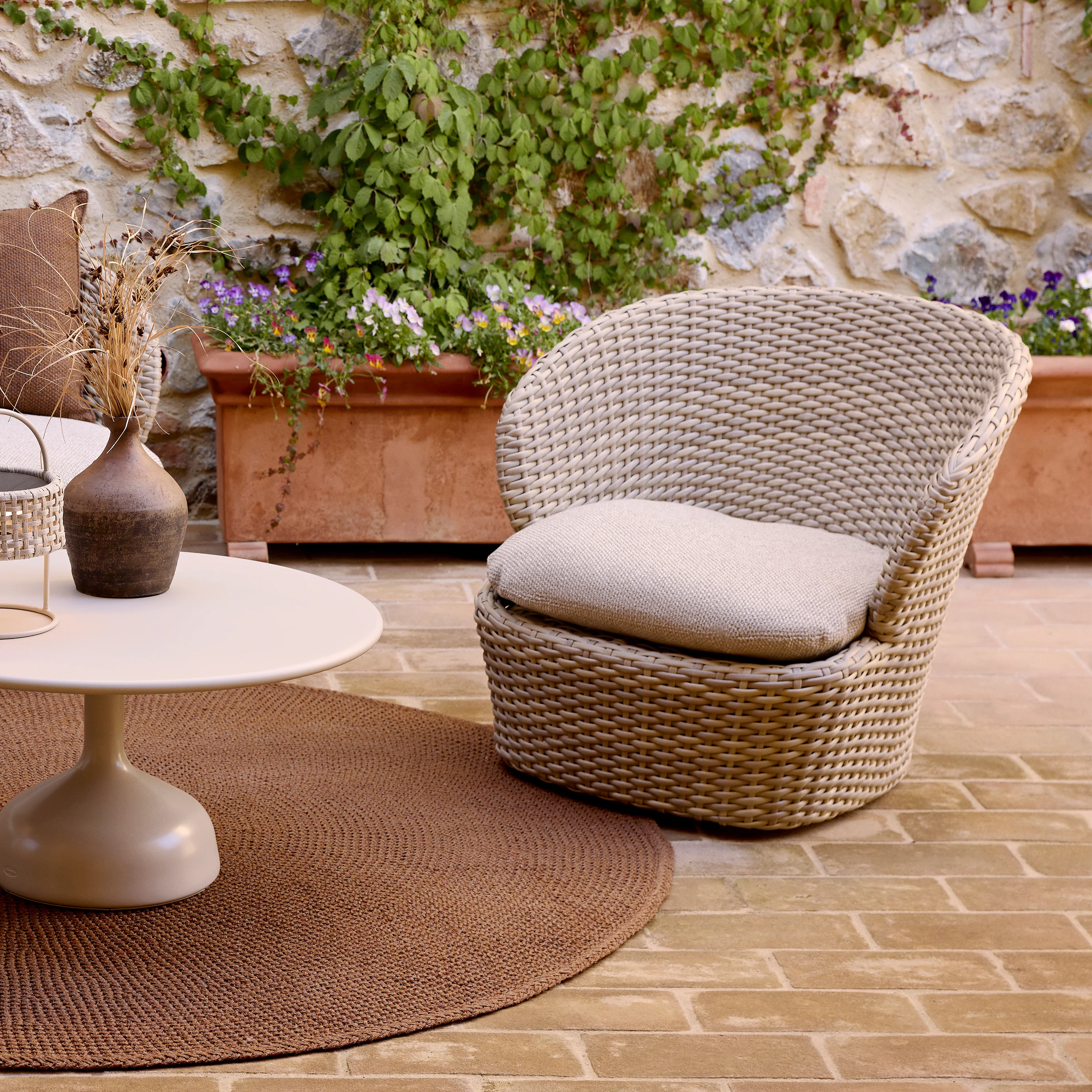 Coast Outdoor Swivel Lounge Chair - Image 5