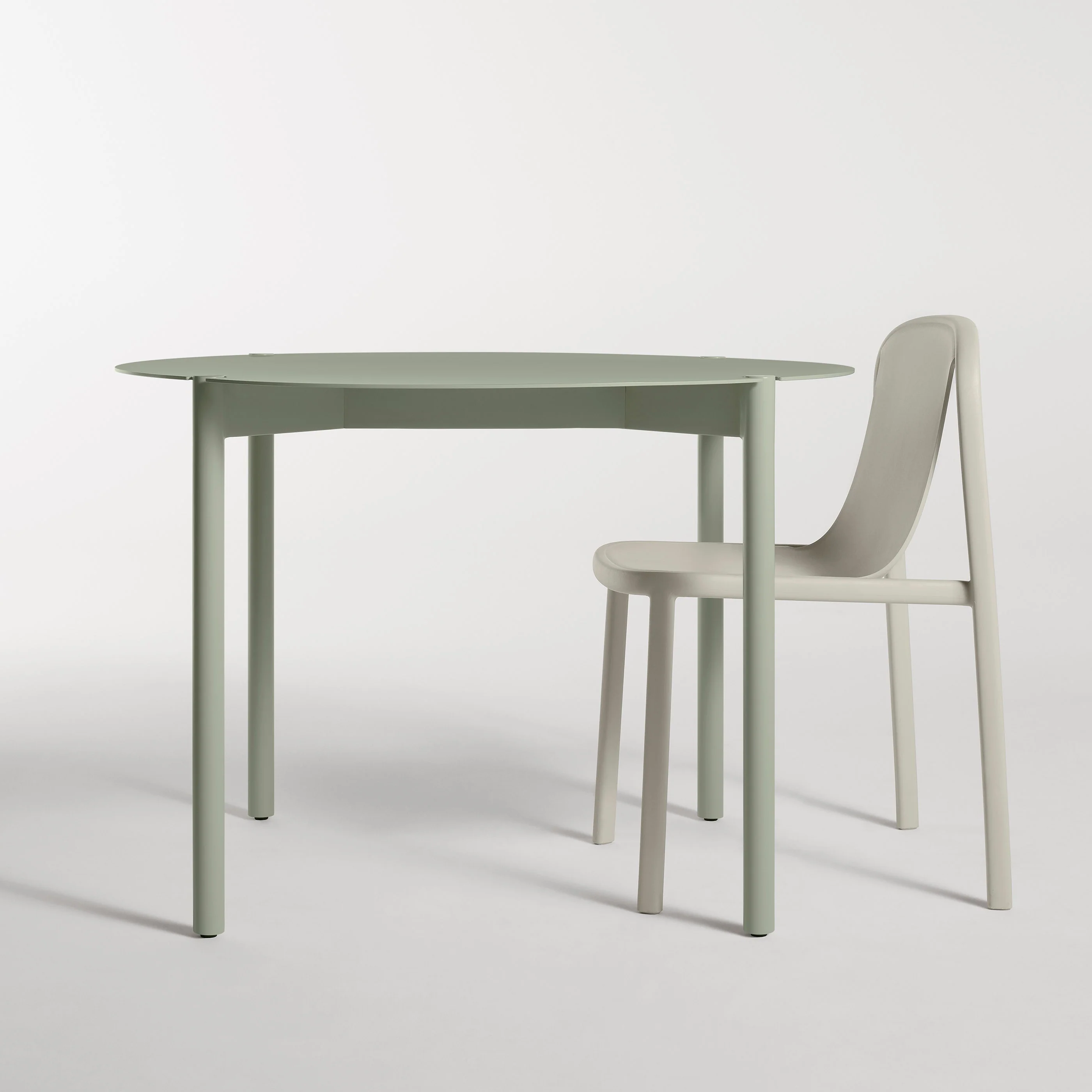 Comeuppance Round Outdoor Dining Table - Image 11