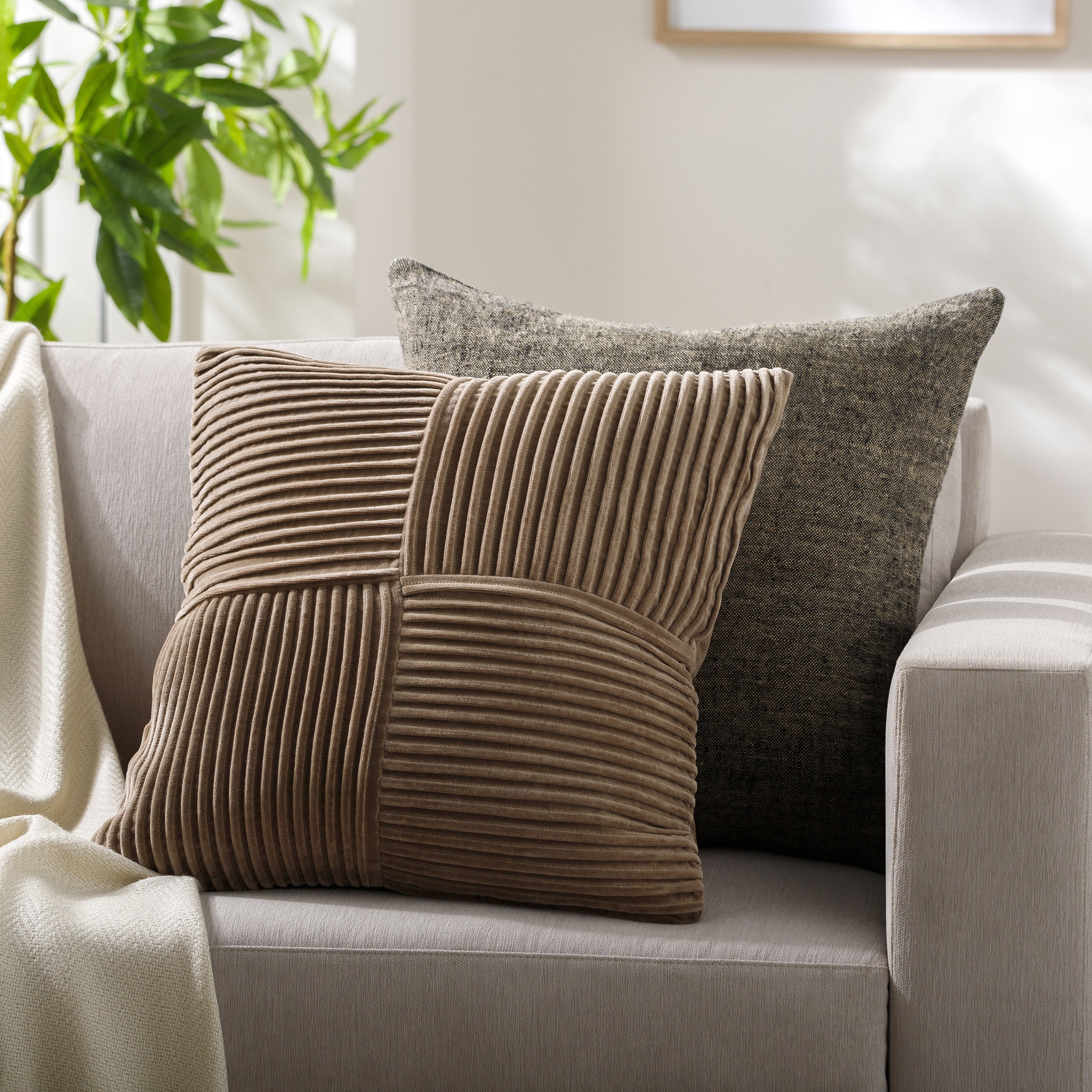 Conrad Pillow - Image 13