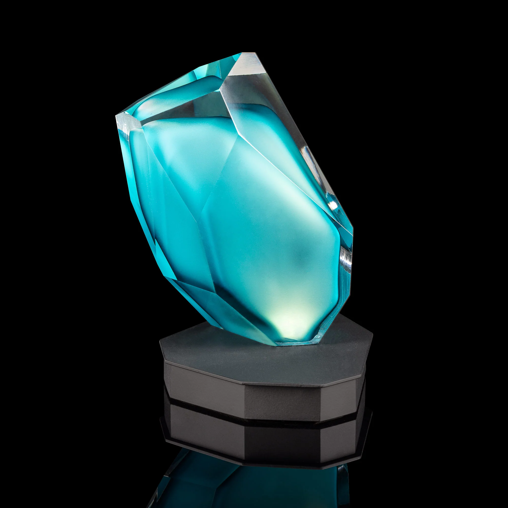 Crystal Rock Portable Table Lamp - Image 8