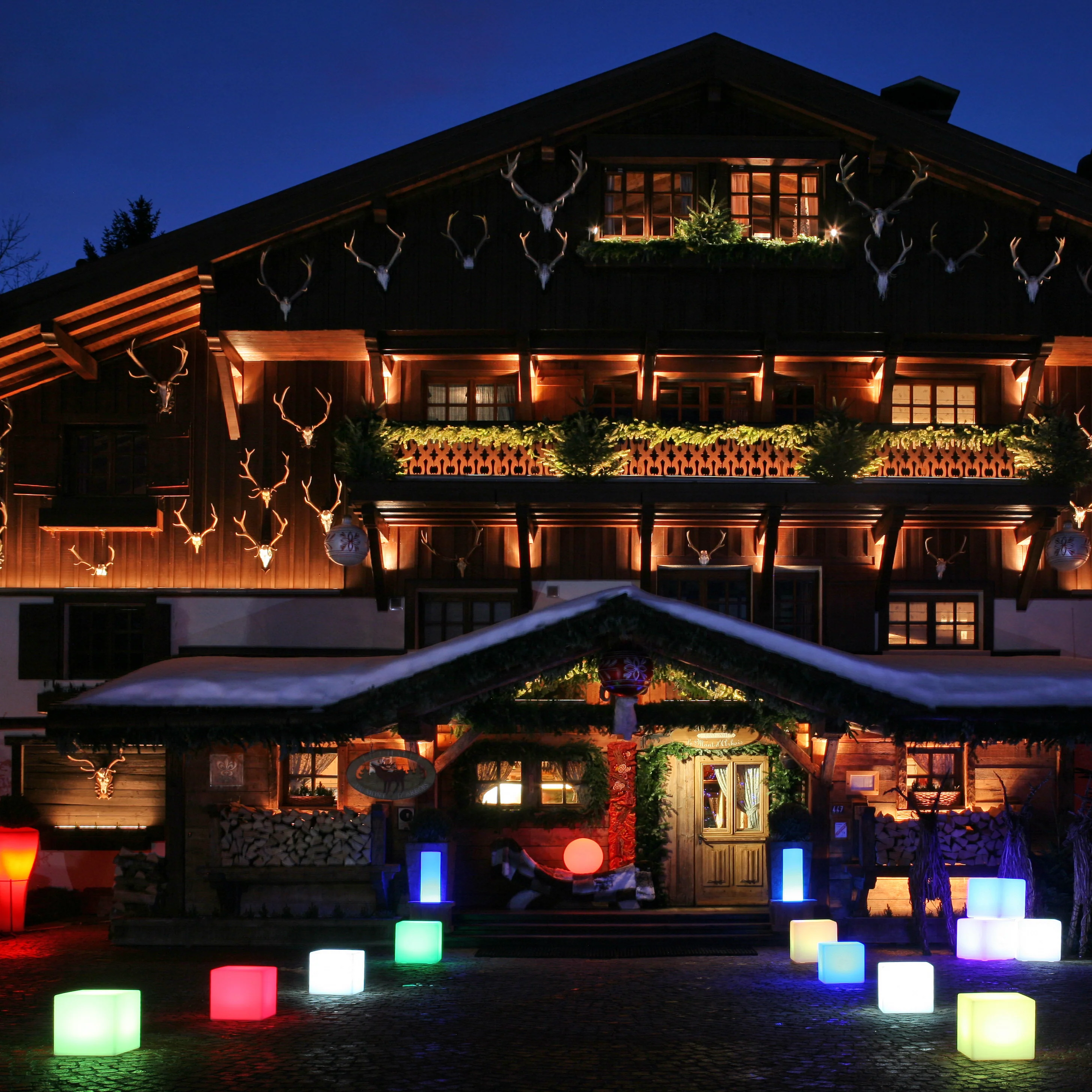 Cube Outdoor Bluetooth LED Floor Lamp - Image 17