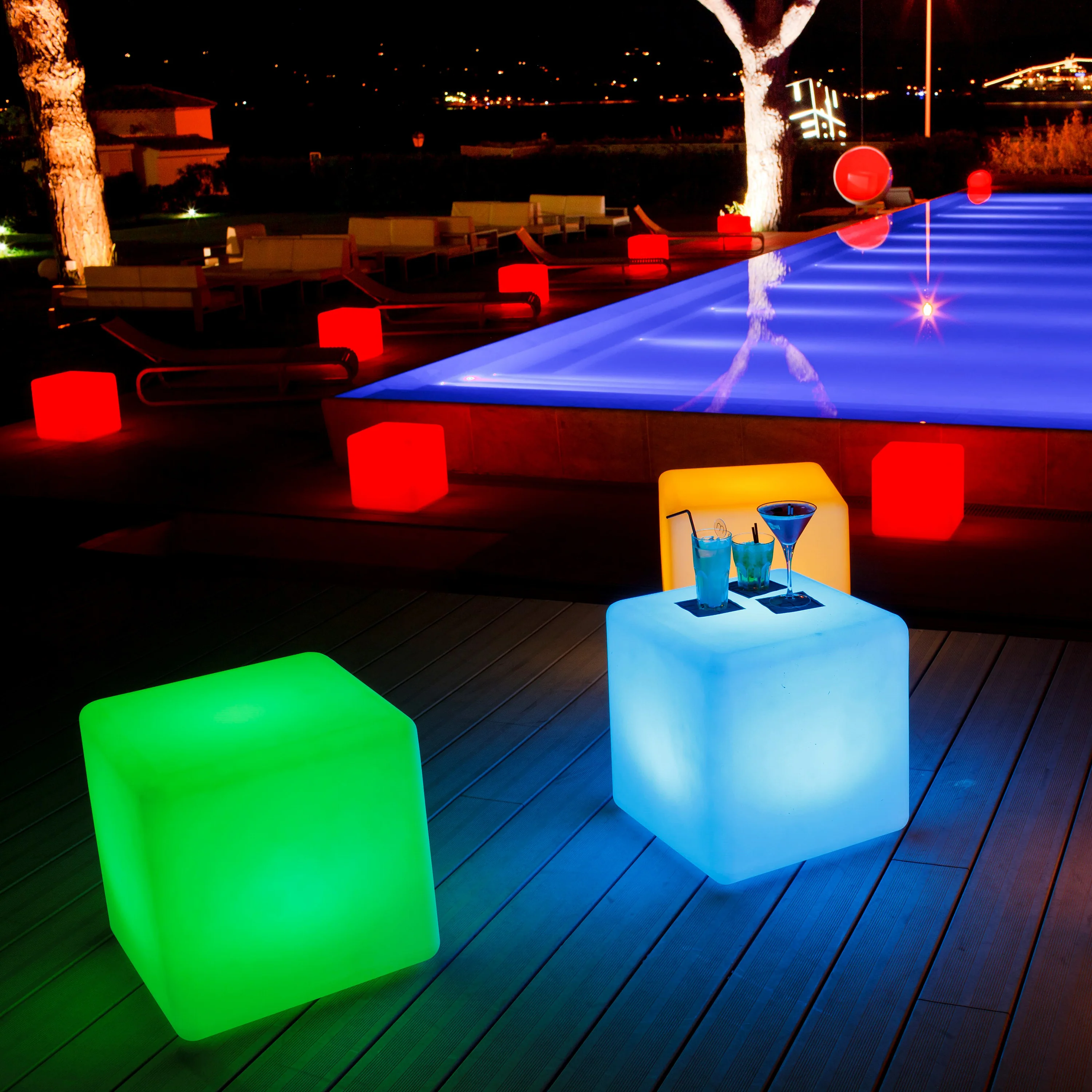 Cube Outdoor Bluetooth LED Floor Lamp - Image 8