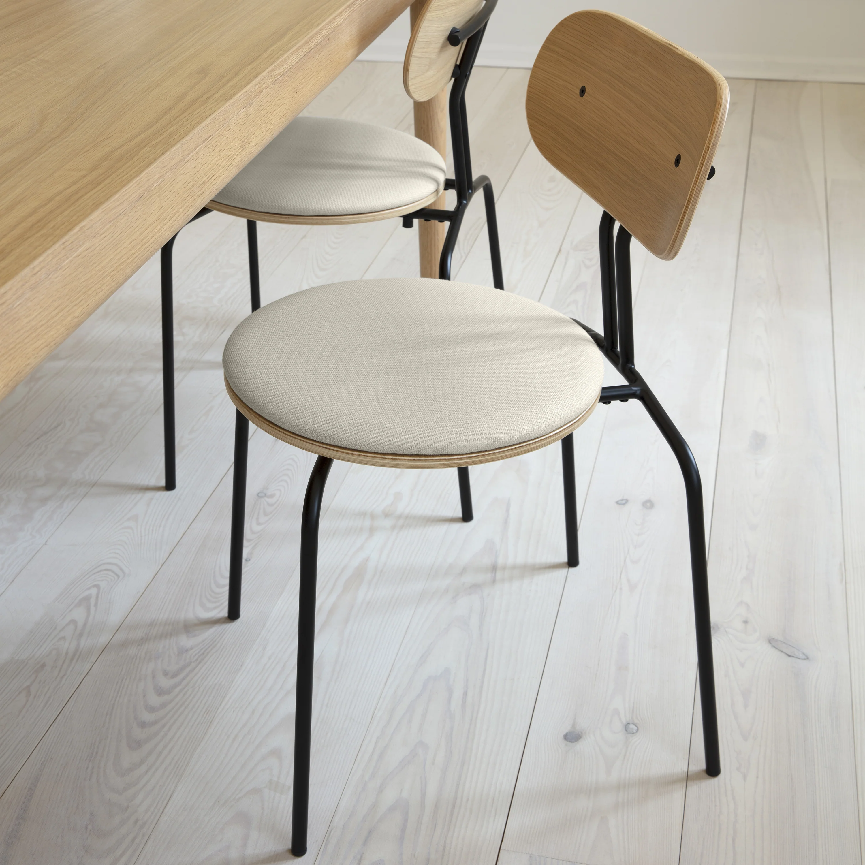 Curious Stackable Chair - Image 27
