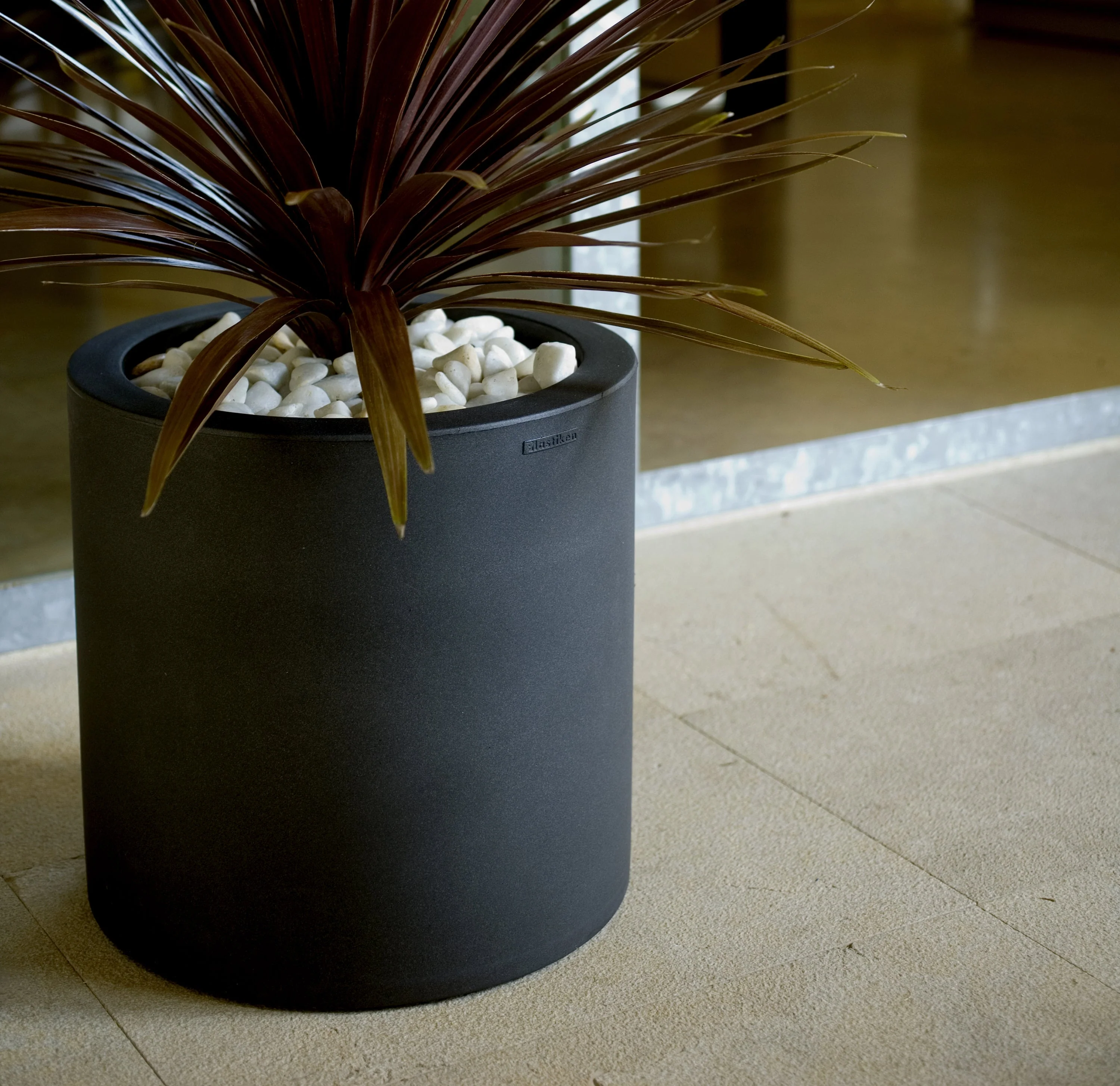 Cilindro Planter with Self-Watering System - Image 4