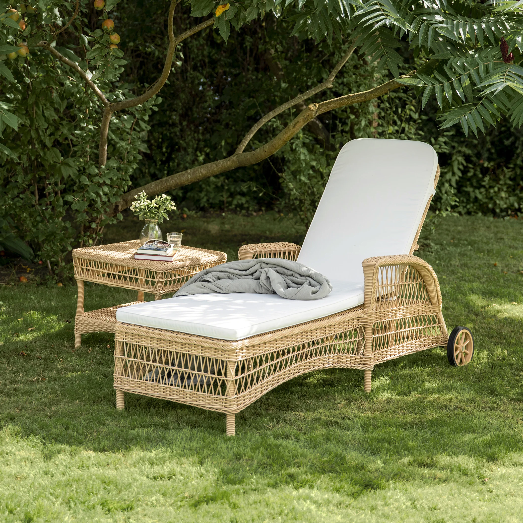 Daisy Outdoor Sunbed - Image 5