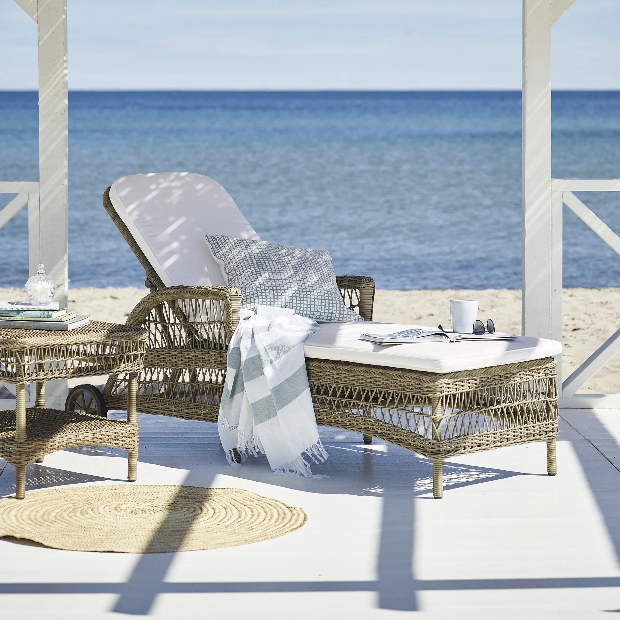 Daisy Outdoor Sunbed - Image 8
