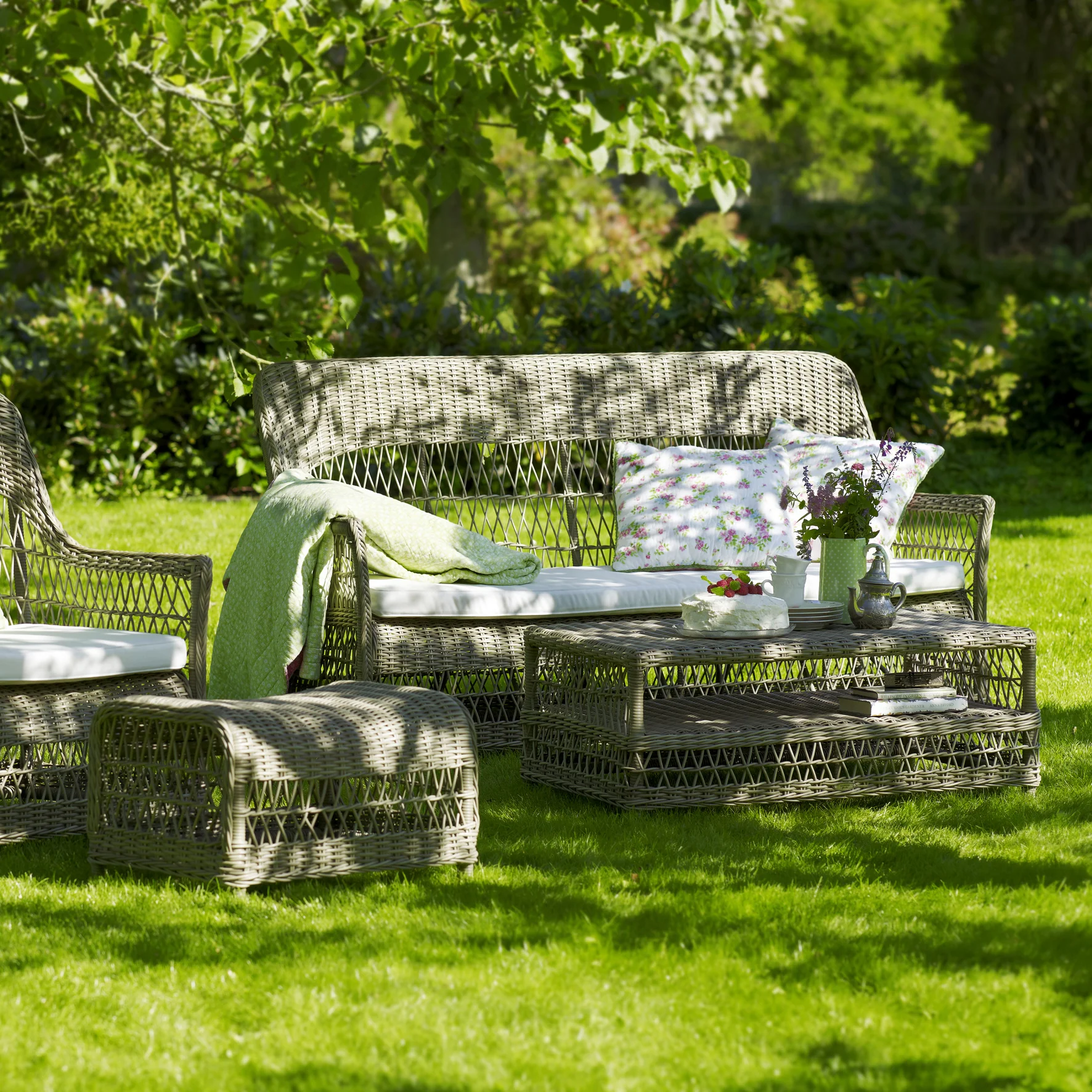 Dawn 3-Seater Outdoor Sofa - Image 11