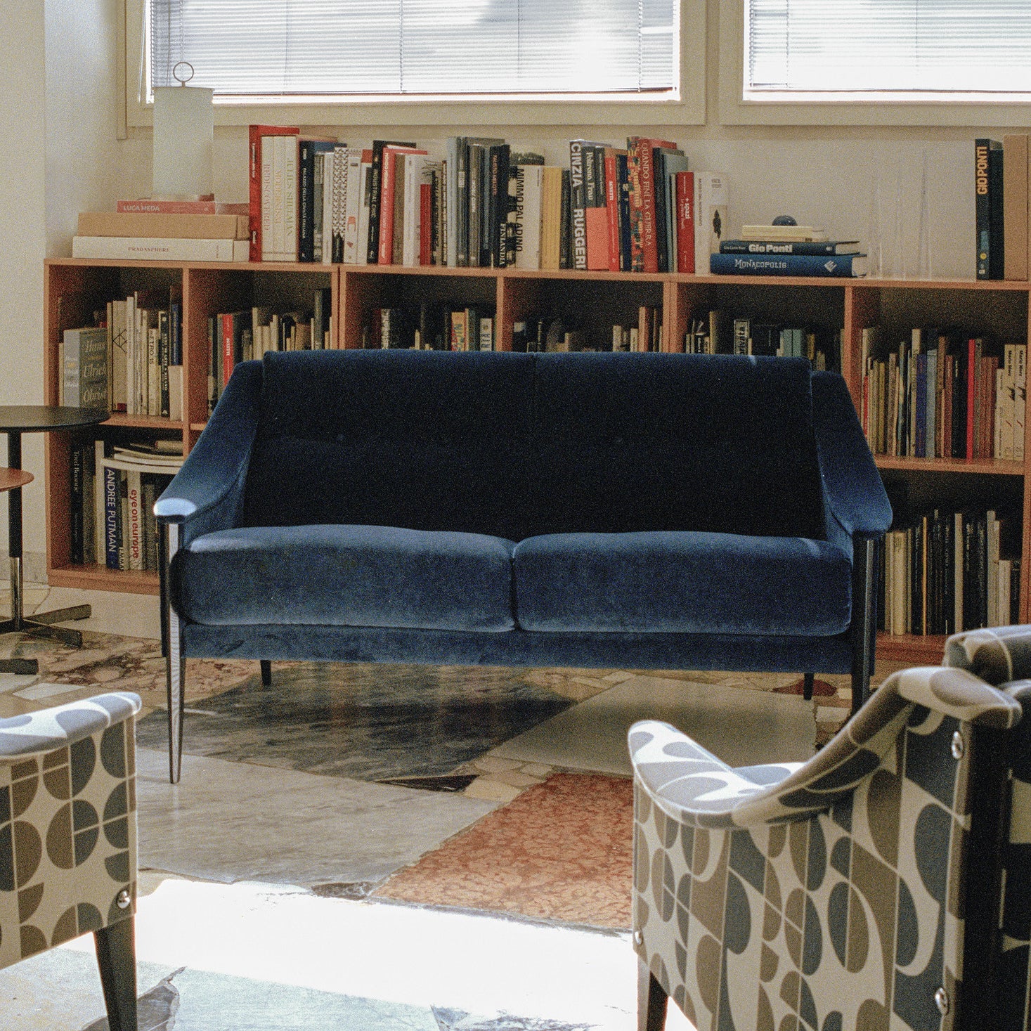 Dezza Sofa - Image 6