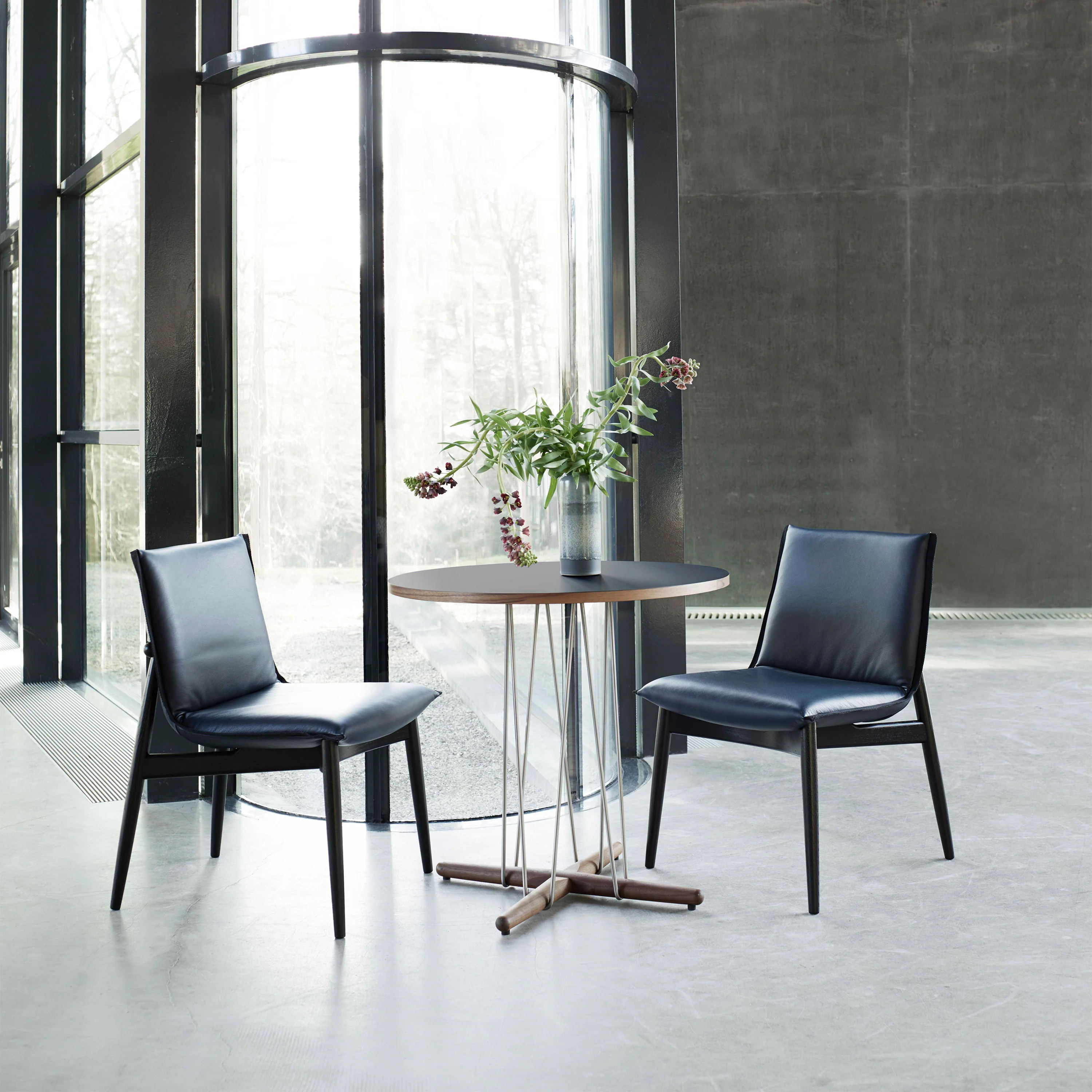 E004 Embrace Chair - Image 2