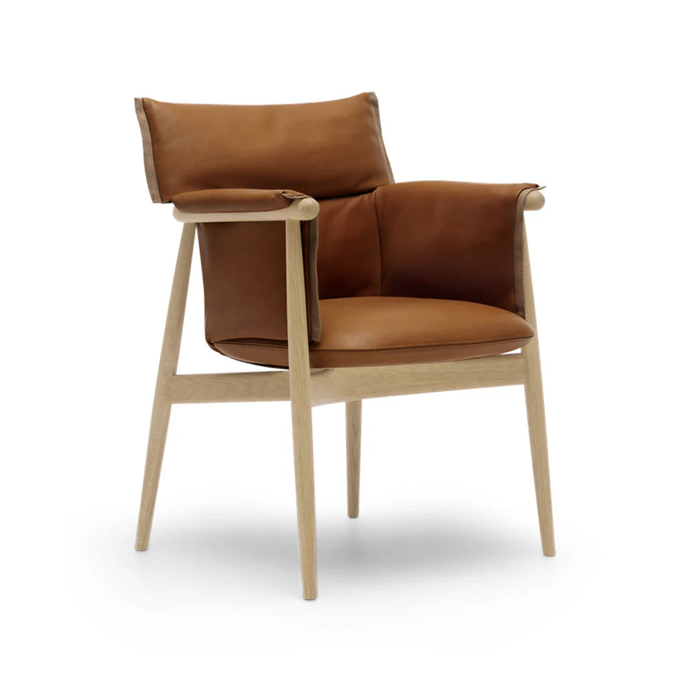 E005 Embrace Armchair - Image 2