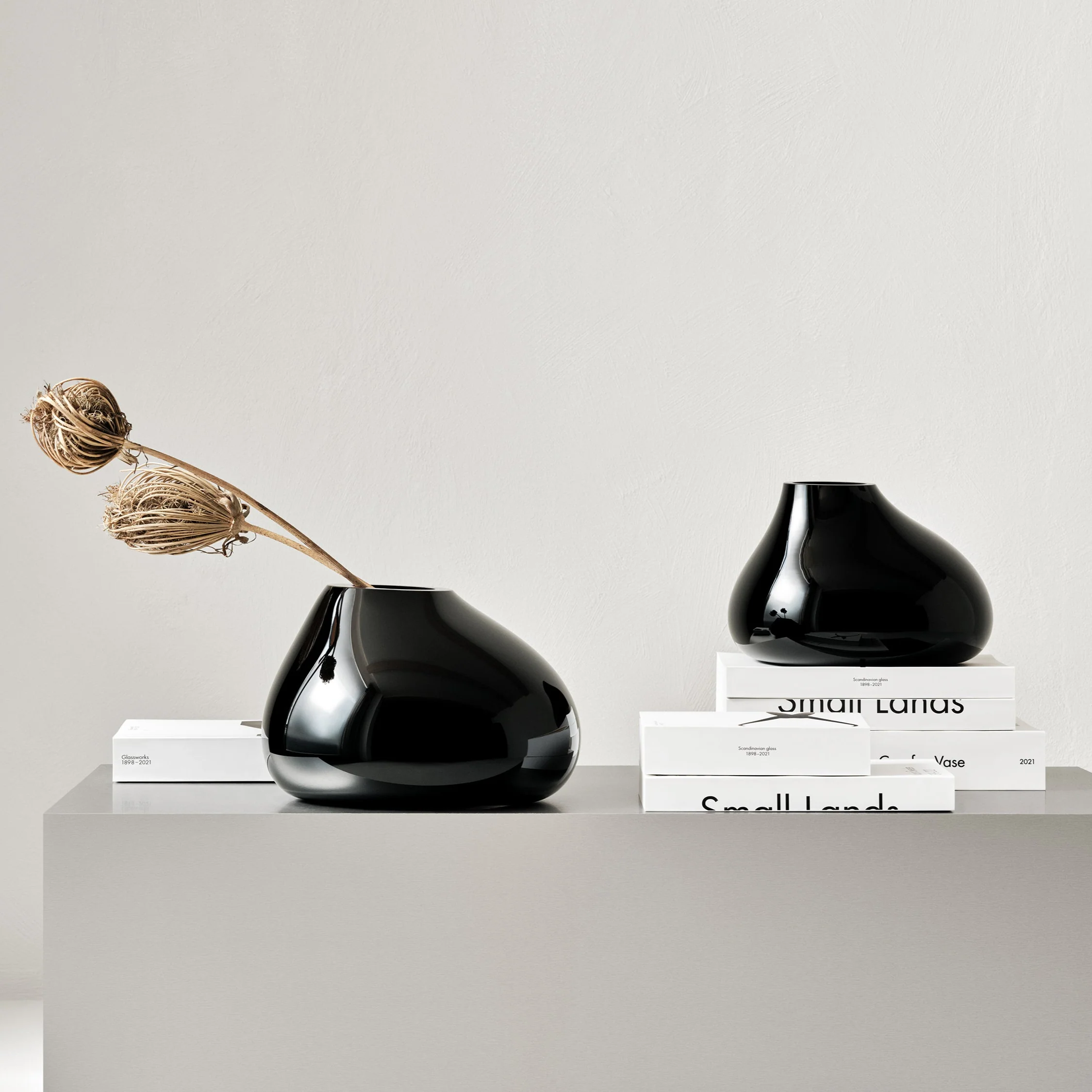 Ebon Vase - Image 6