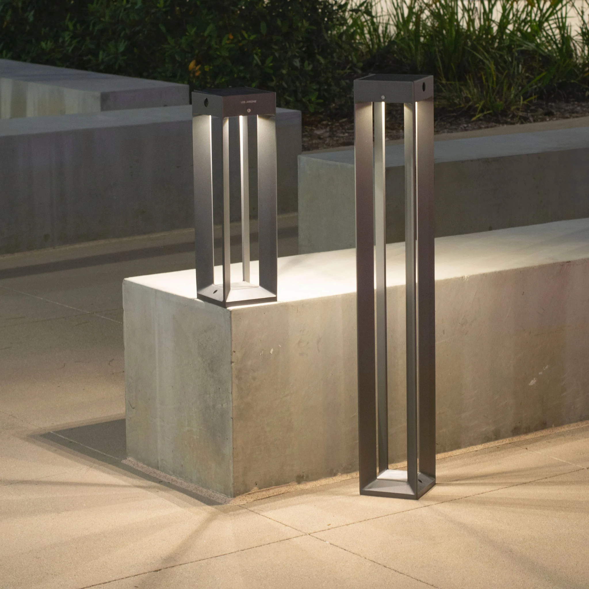 Faro Solar Outdoor Pathway Light - Image 4