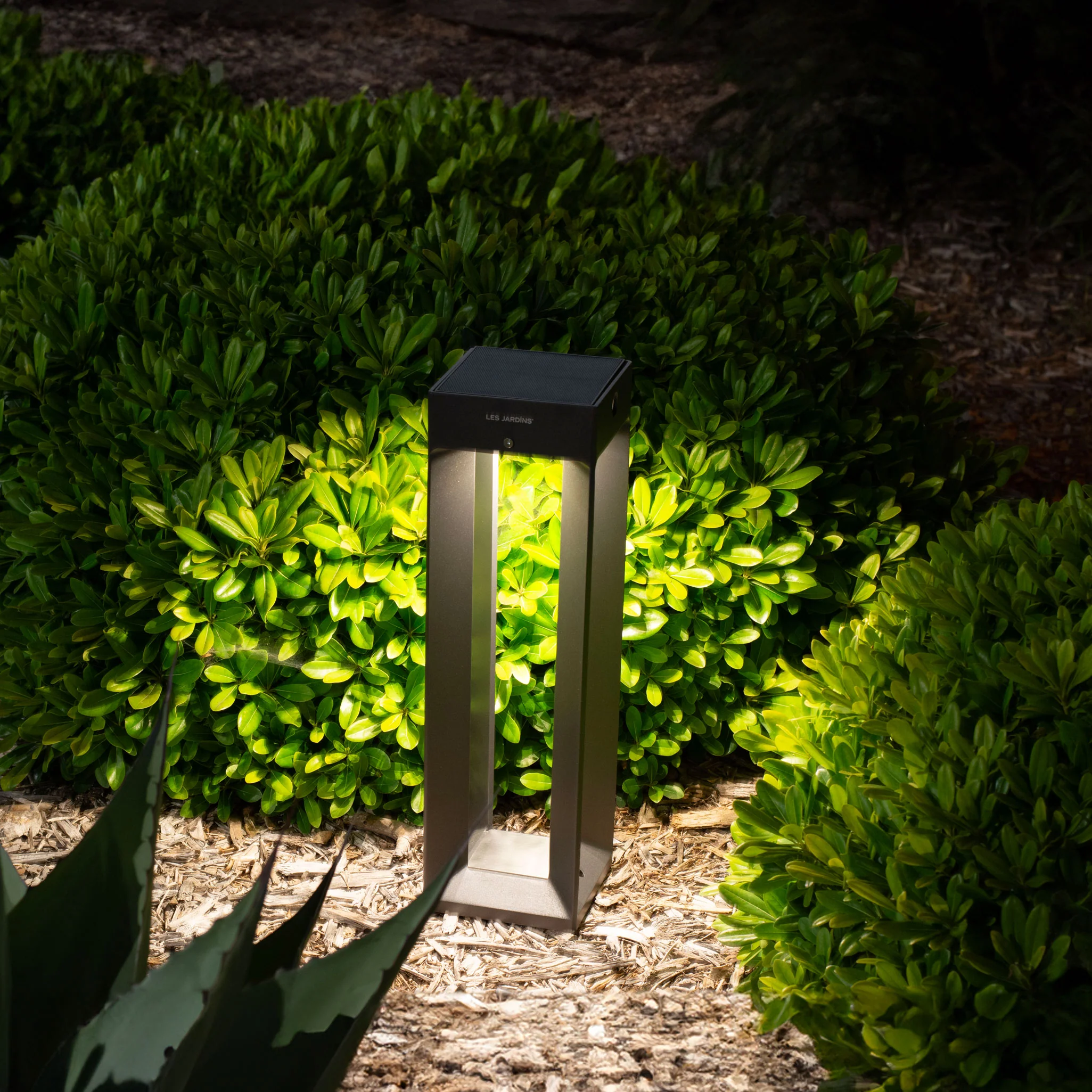 Faro Solar Outdoor Pathway Light - Image 5