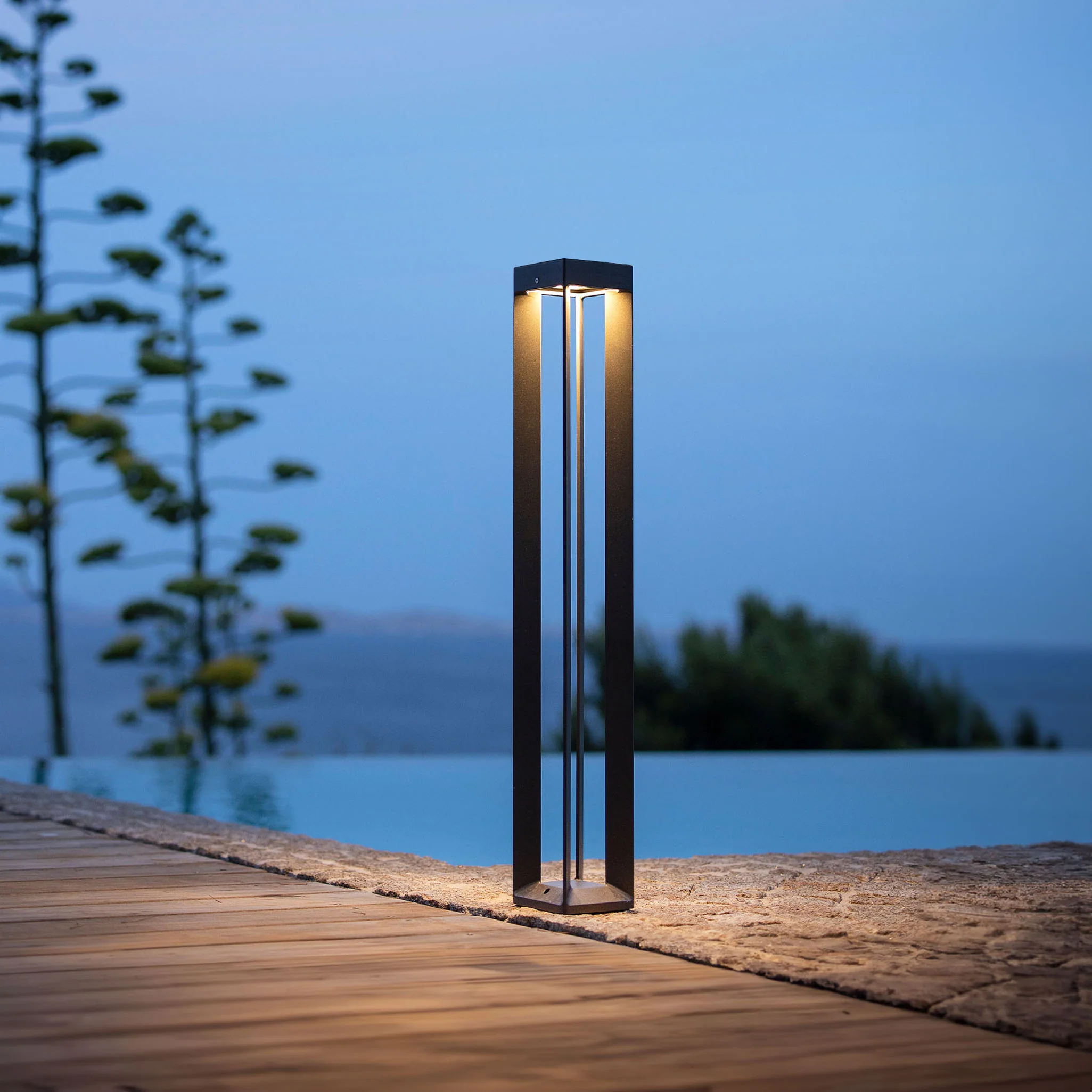 Faro Solar Outdoor Pathway Light - Image 7