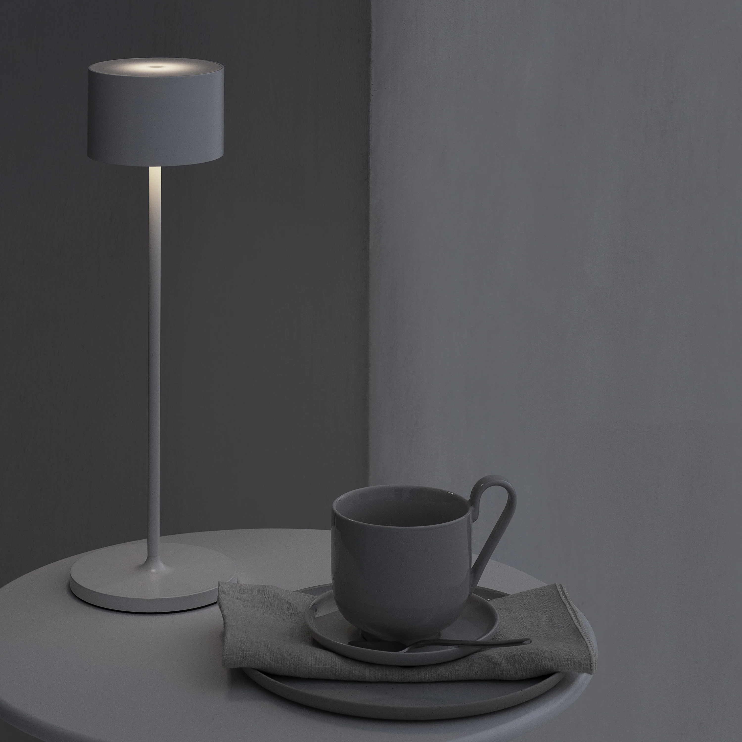 Farol Mobile Rechargeable LED Table Lamp - Image 10