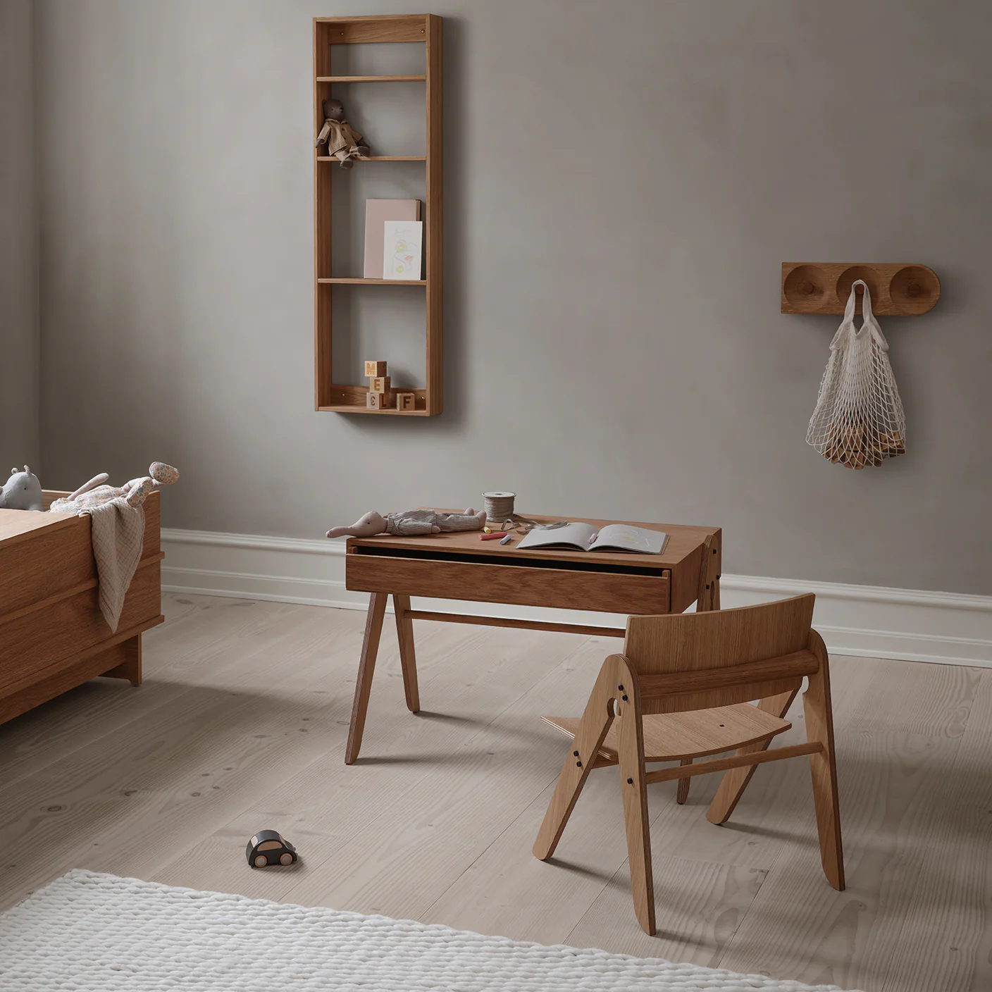 Geo's Kids Table - Image 2