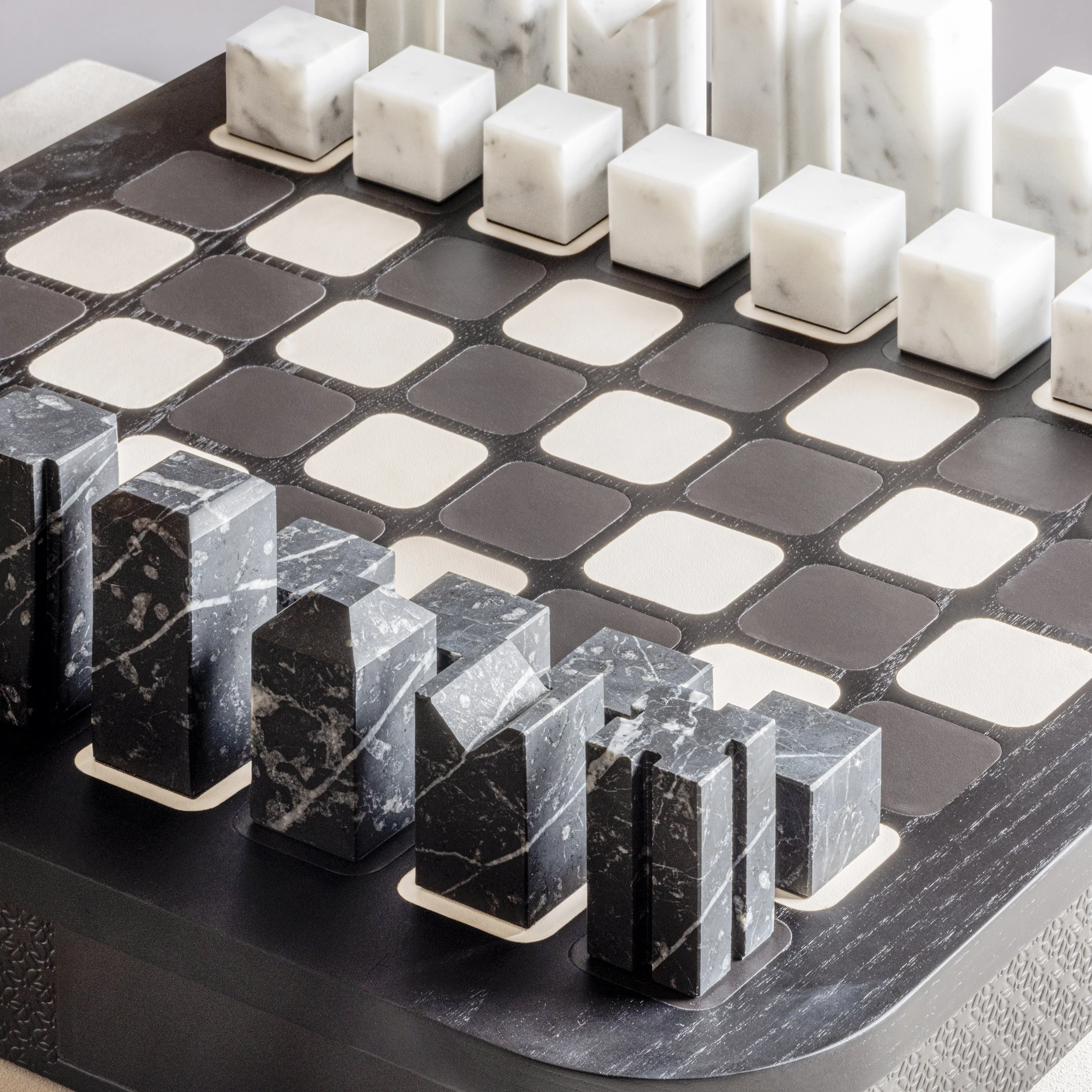 Giobagnara x Elie Saab Monogram Big Chess Game Set - Image 8