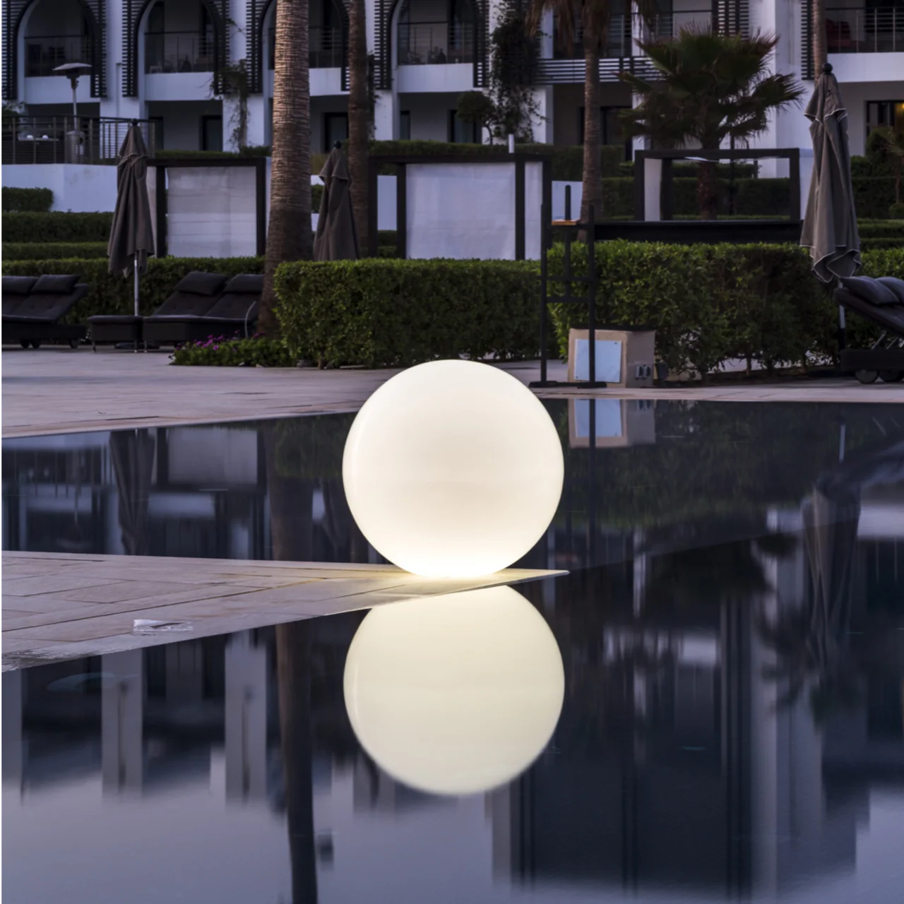 Globe Outdoor Bluetooth LED Lamp - Image 6