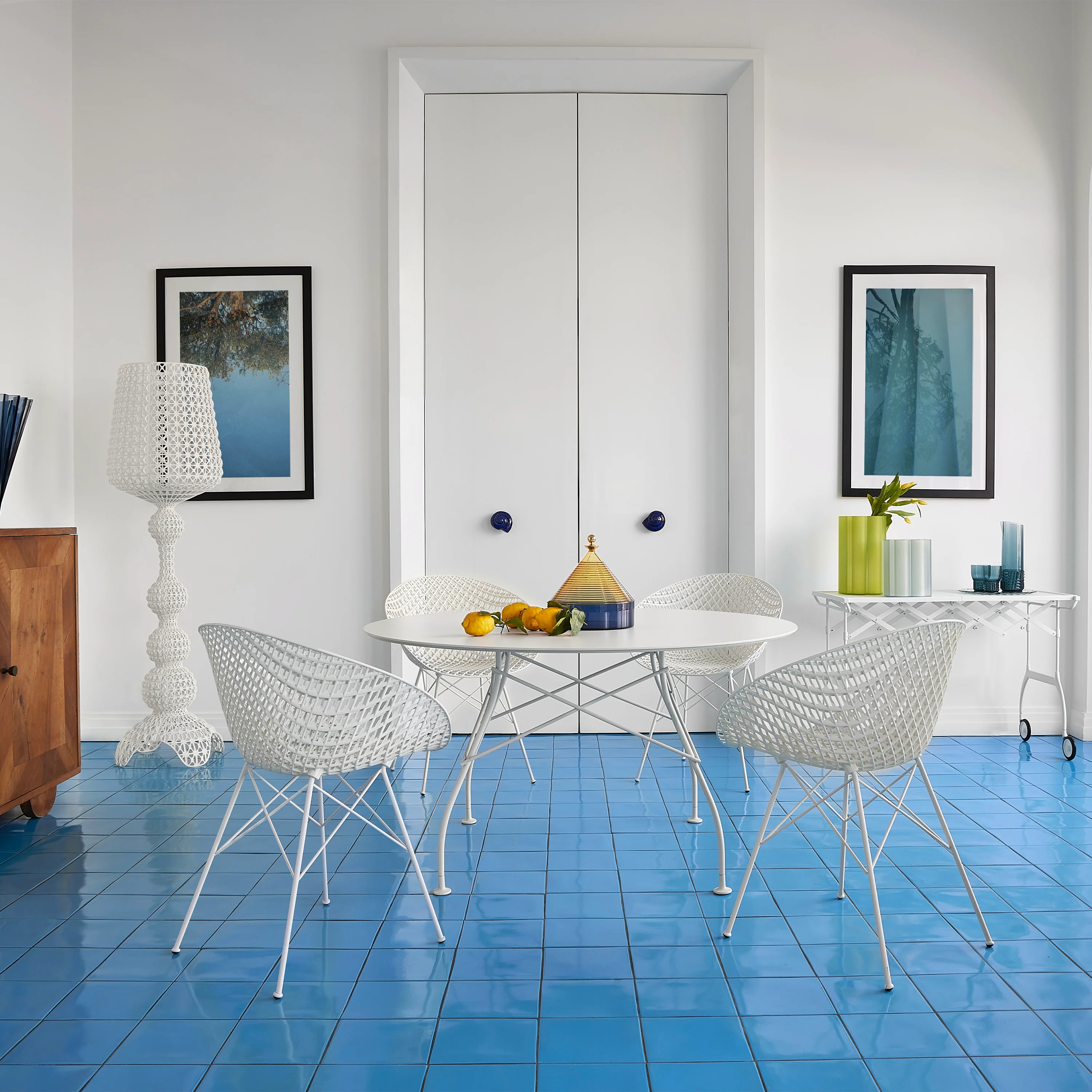 Glossy Outdoor Round Dining Table - Image 7