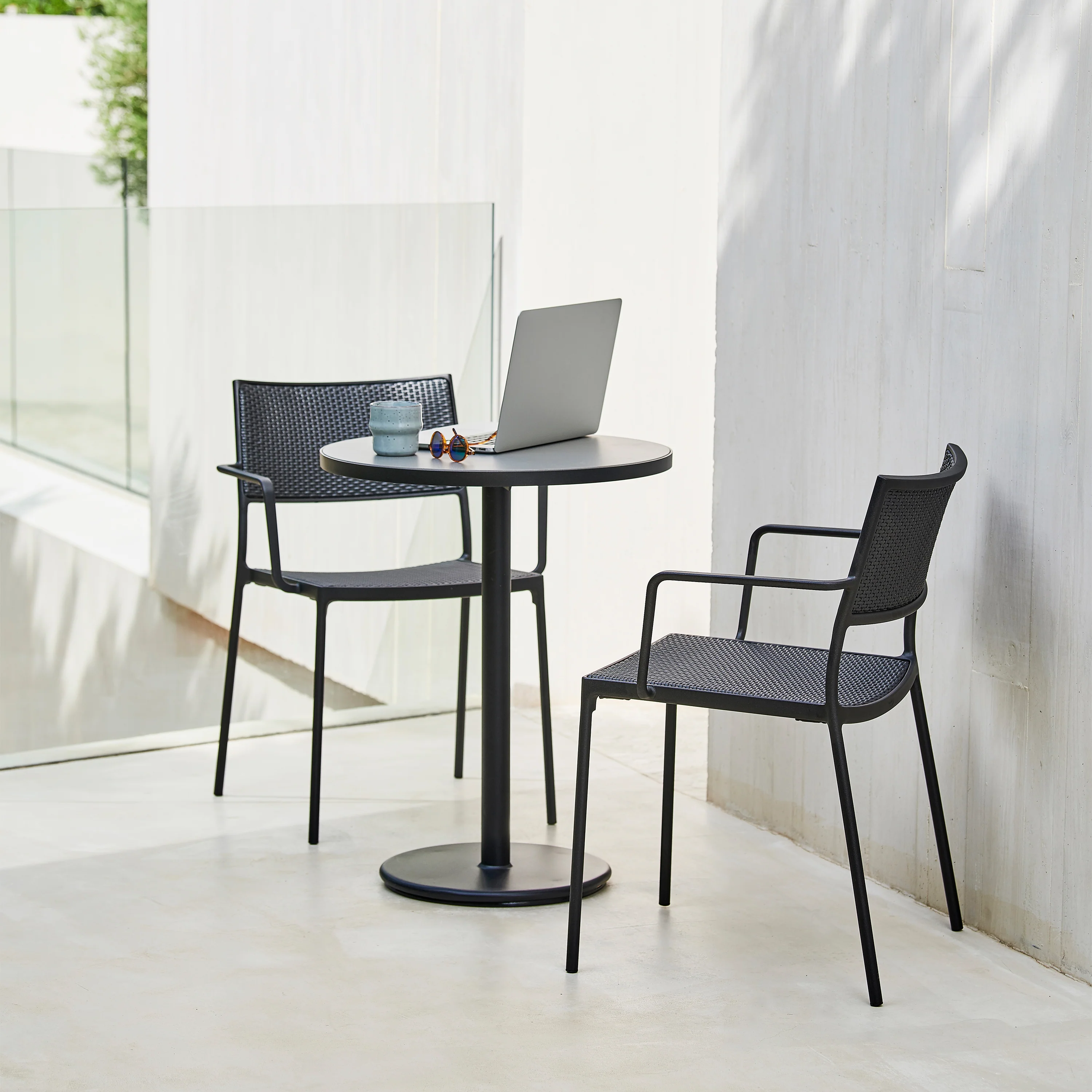 Go Round Outdoor Café Table - Image 6