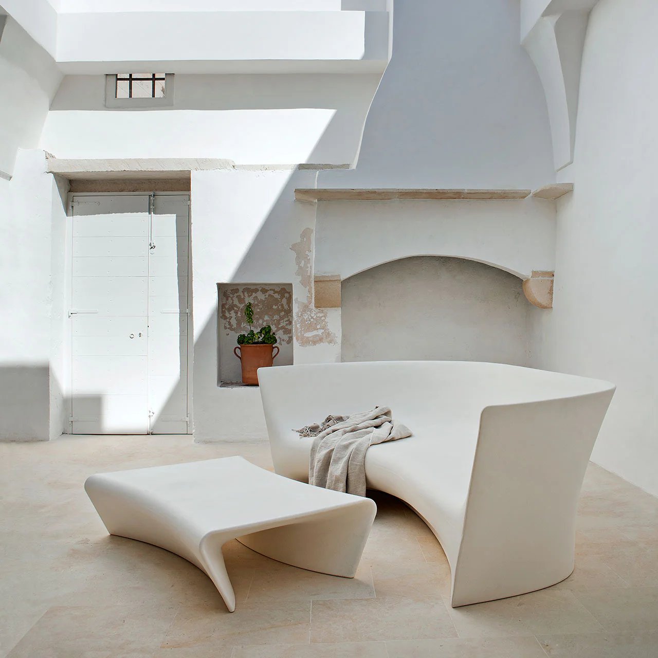 Grand Plie Outdoor Sofa - Image 12