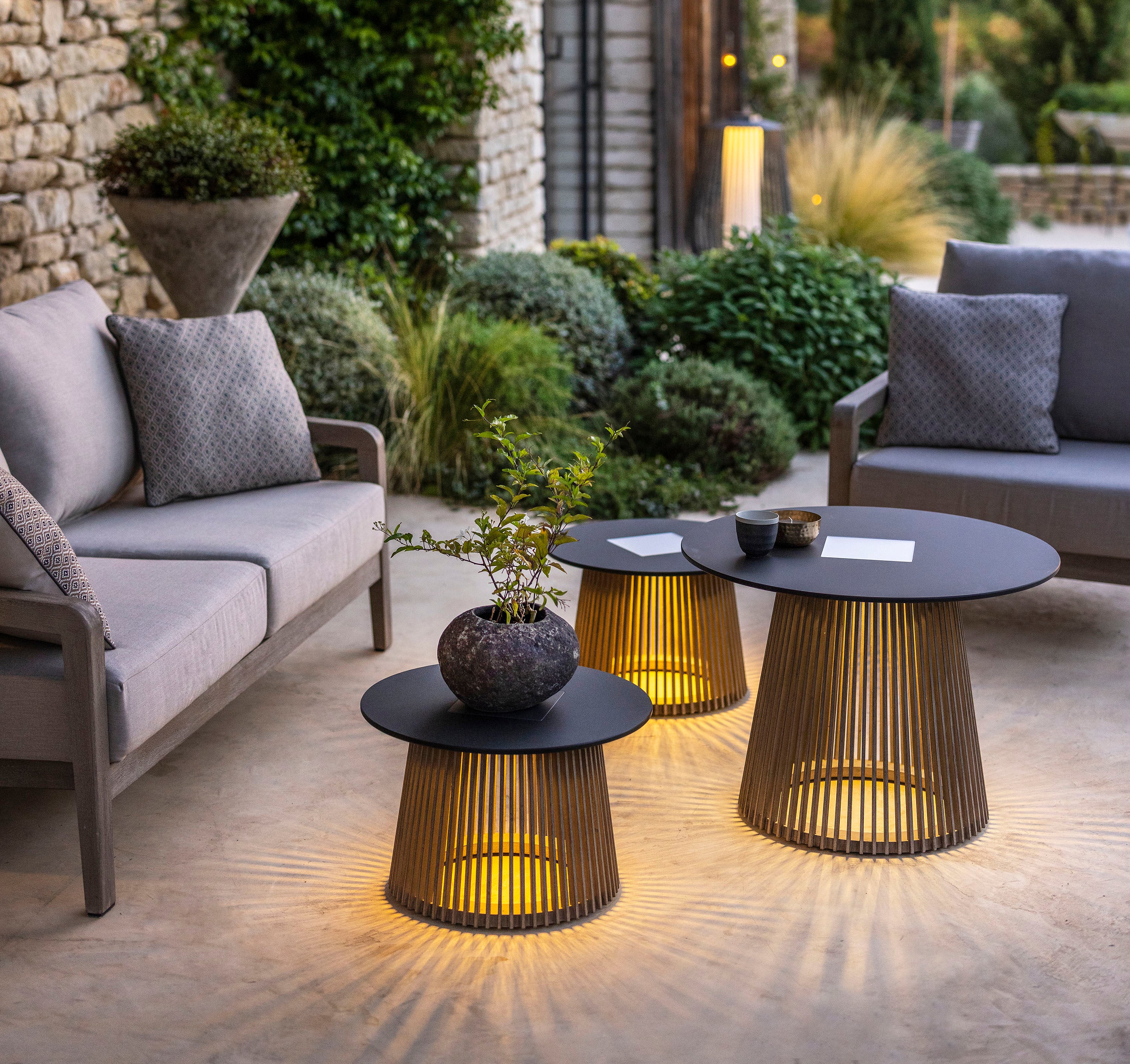 Halo Glow Portable Outdoor LED Table Lamp - Image 4