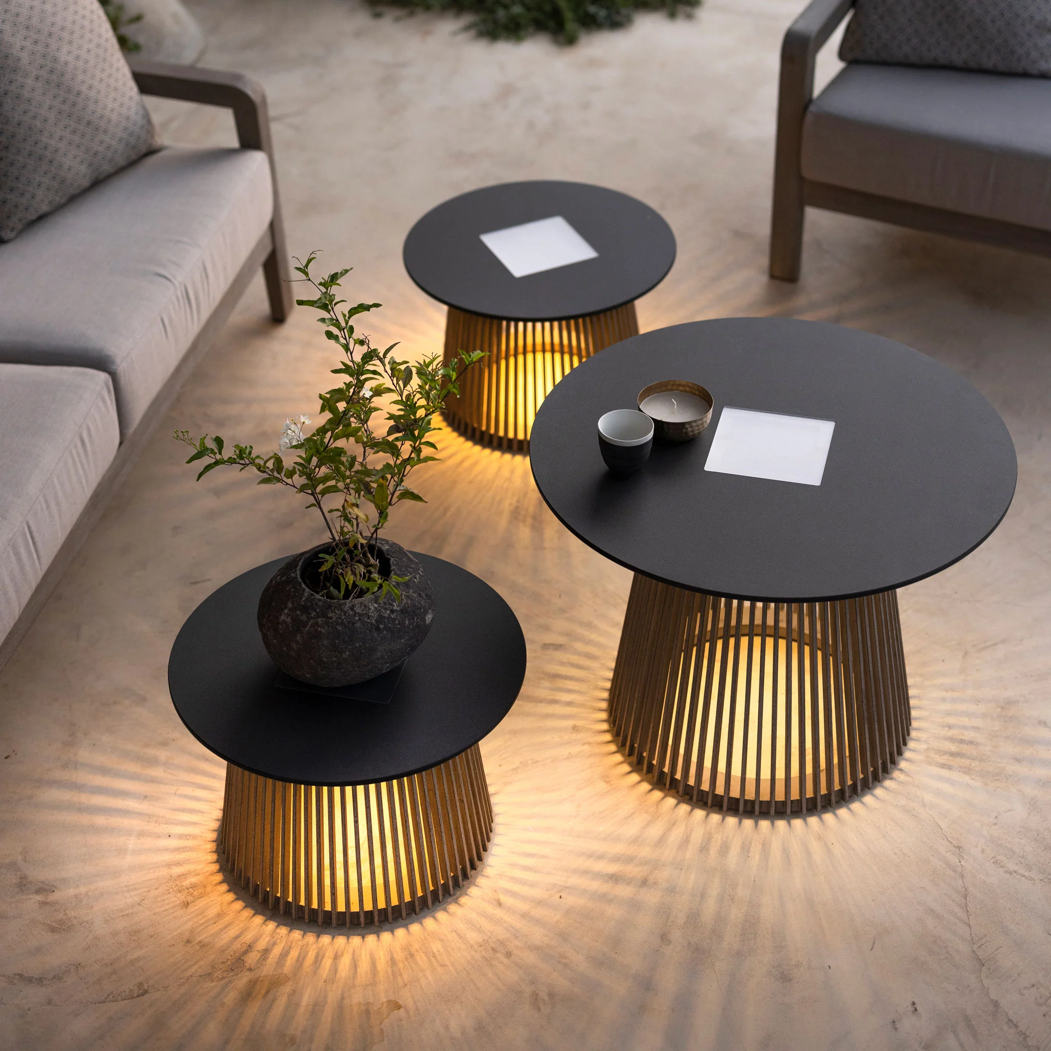 Halo Glow Portable Outdoor LED Table Lamp - Image 7