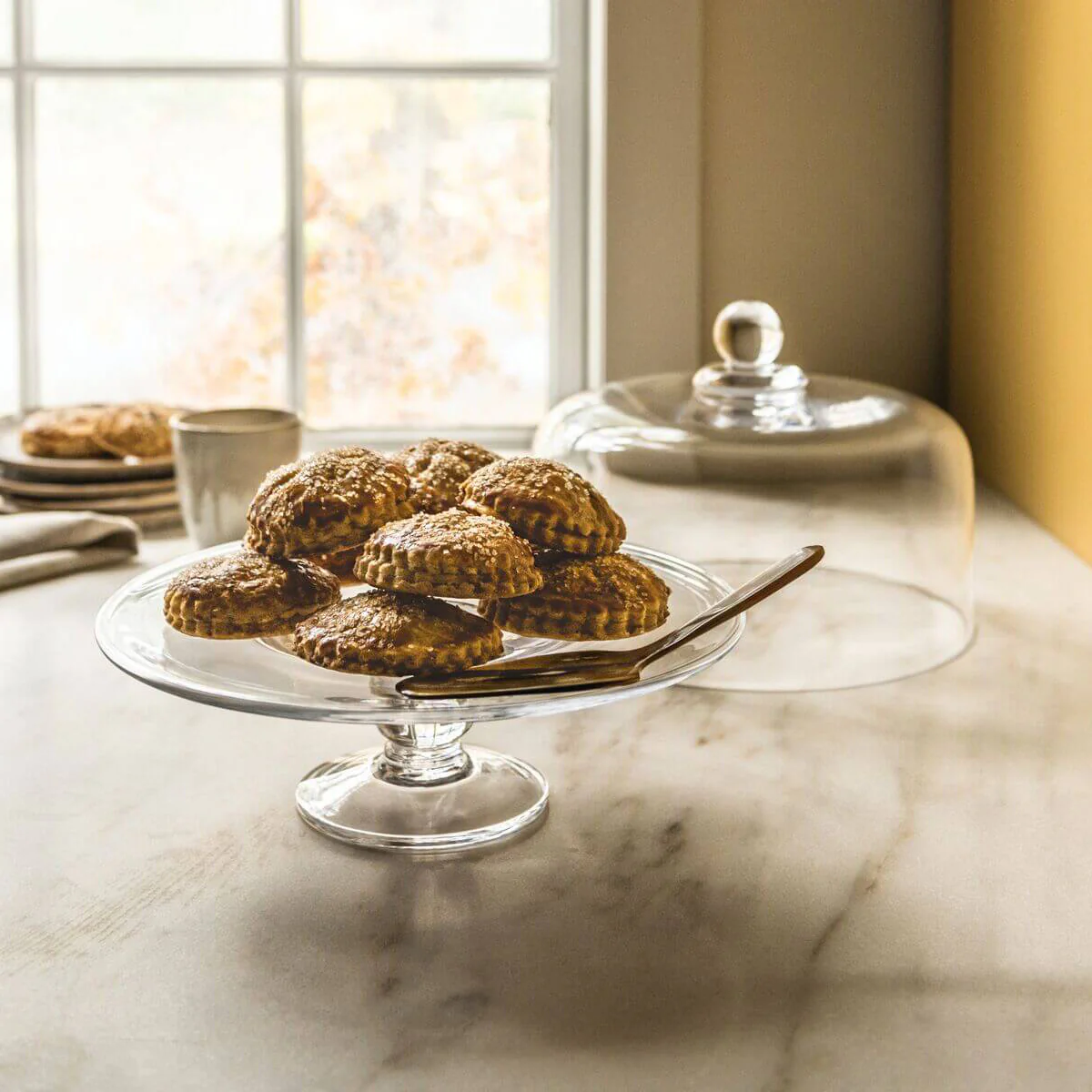 Hartland Cakeplate with Dome - Image 6