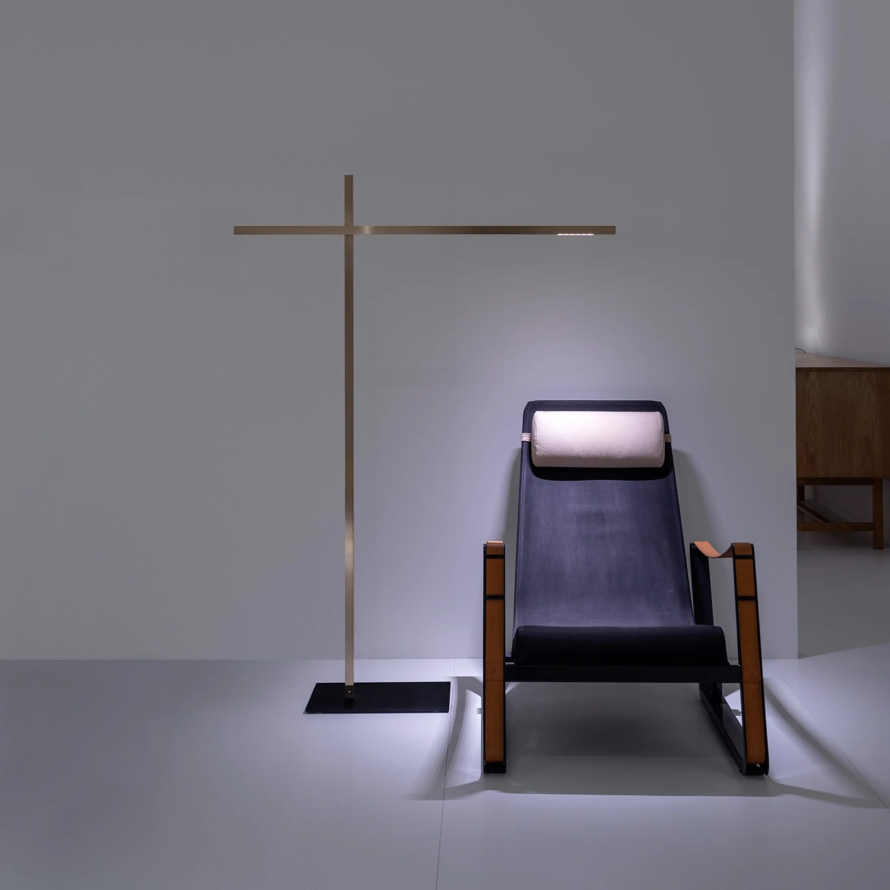 Hashi LED Floor Lamp - Image 3
