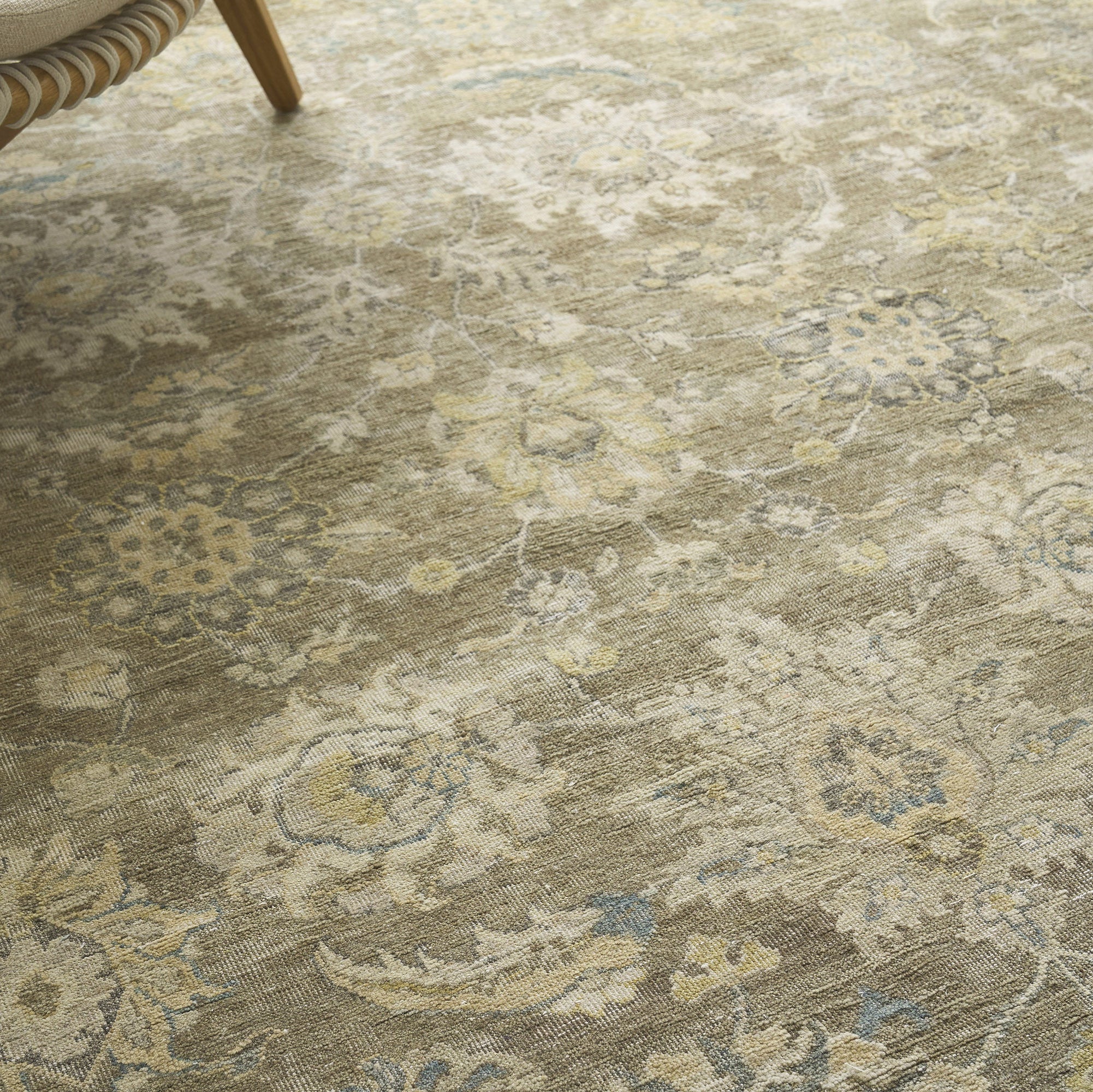 Medallion Area Rug - Image 3