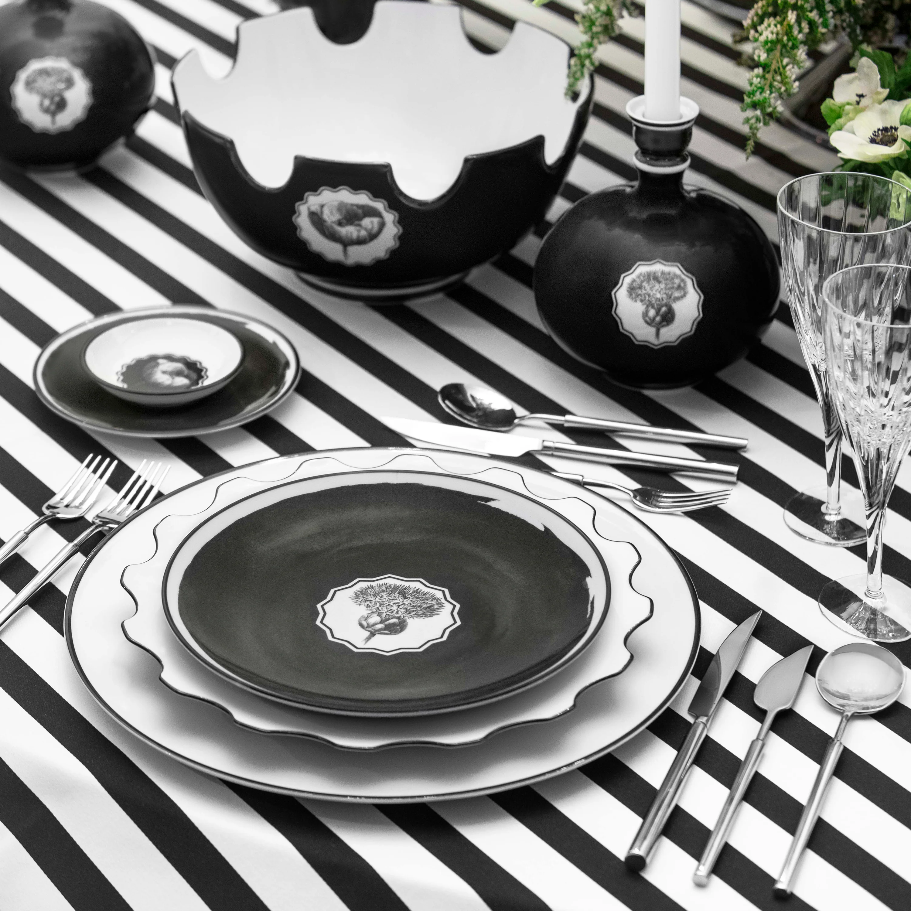 Herbariae Dinner Plate - Image 4