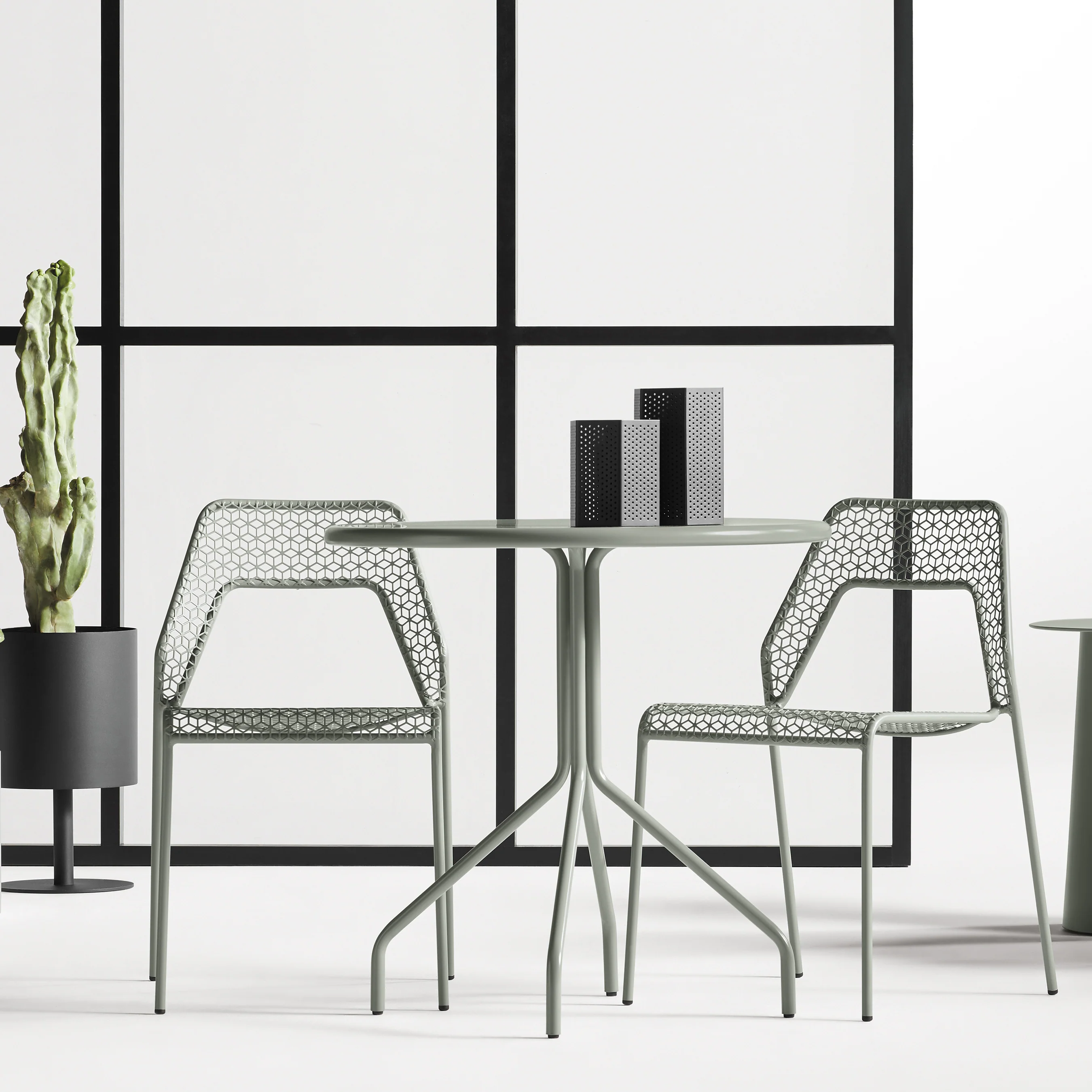 Hot Mesh Outdoor Chair - Image 10