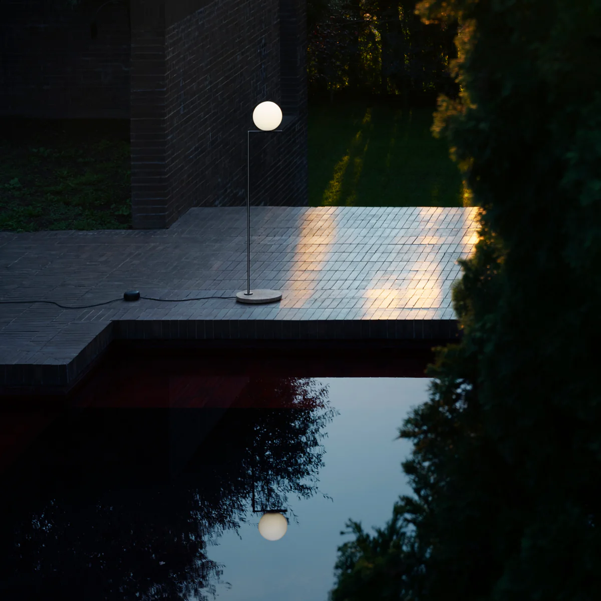 IC Outdoor Floor Lamp - Image 16
