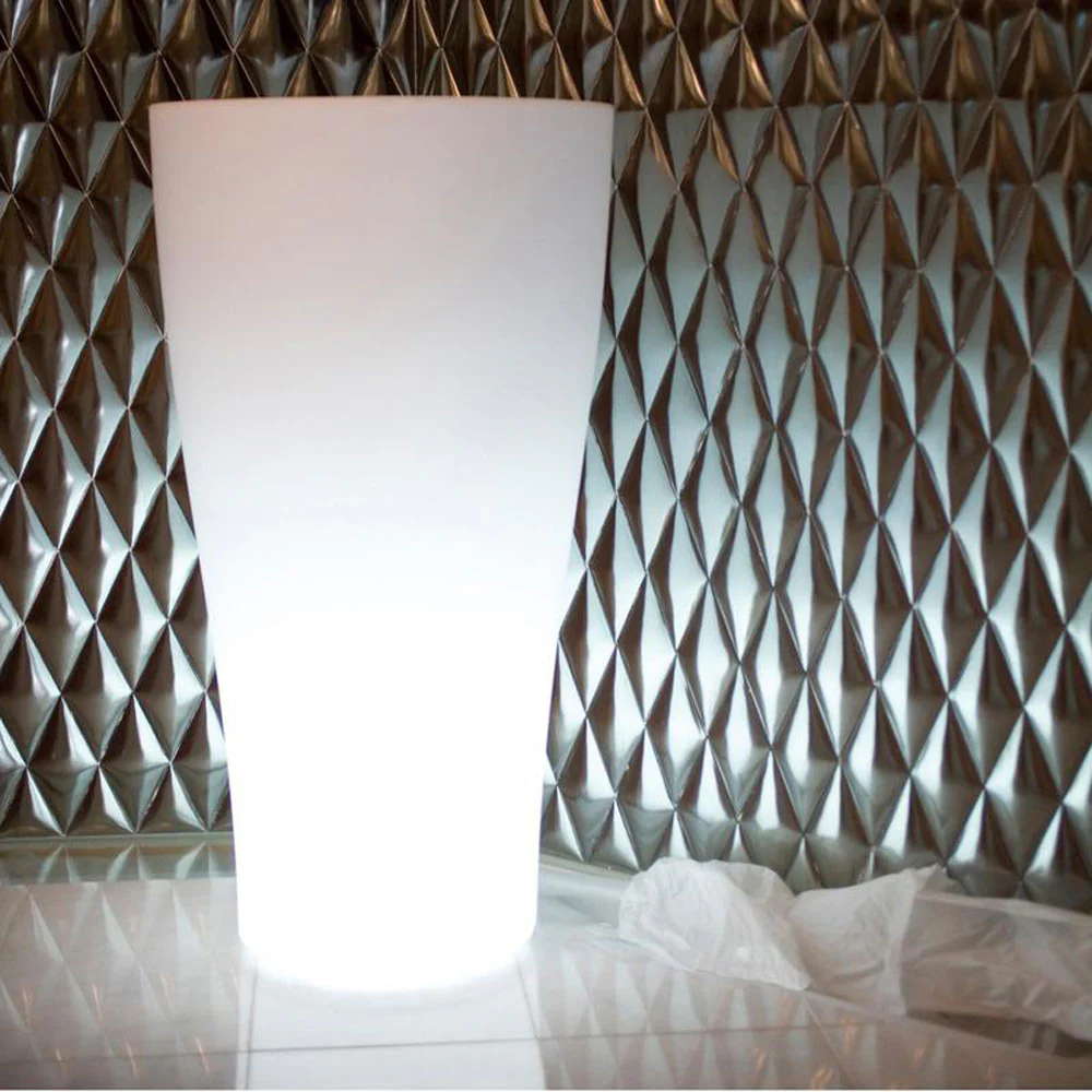 Illuminated Curvada Planter - Image 9