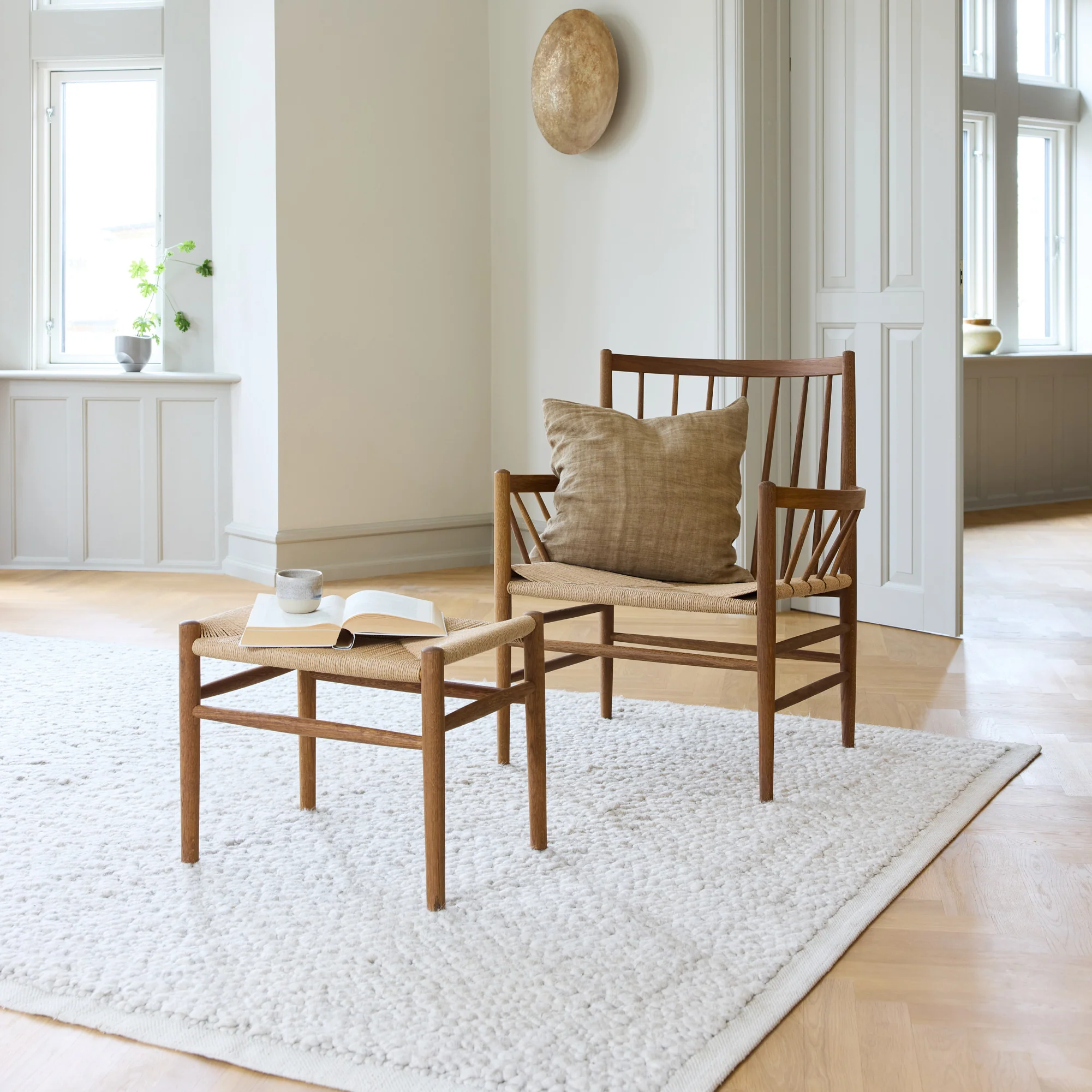 J82 Lounge Chair - Image 2