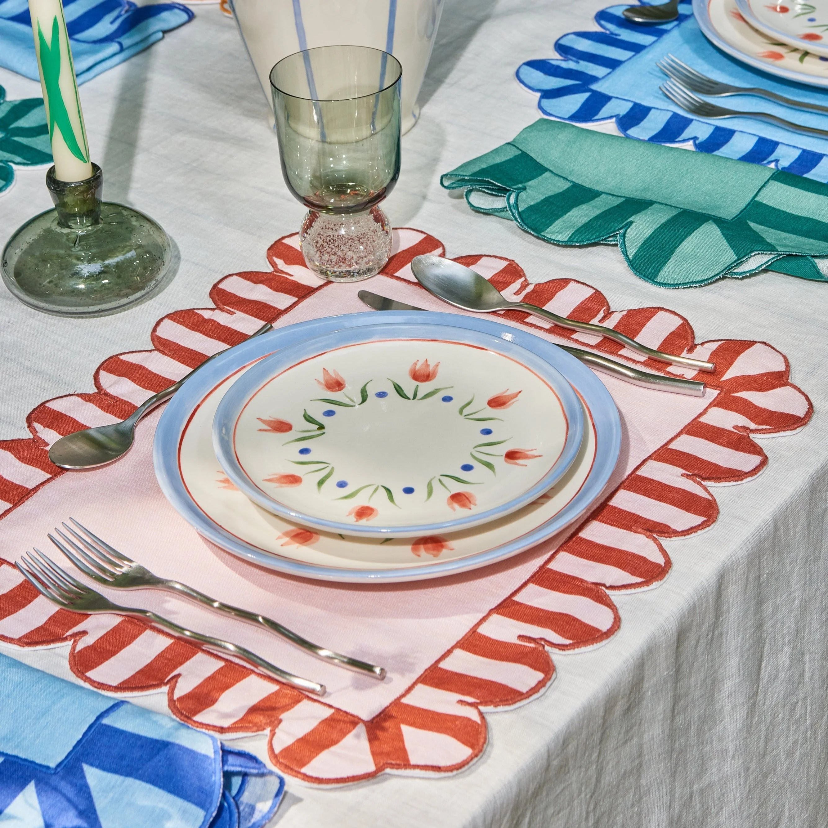 Jardin Embroidered Scalloped Stripe Double-Sided Placemat (Set of 4) - Image 2
