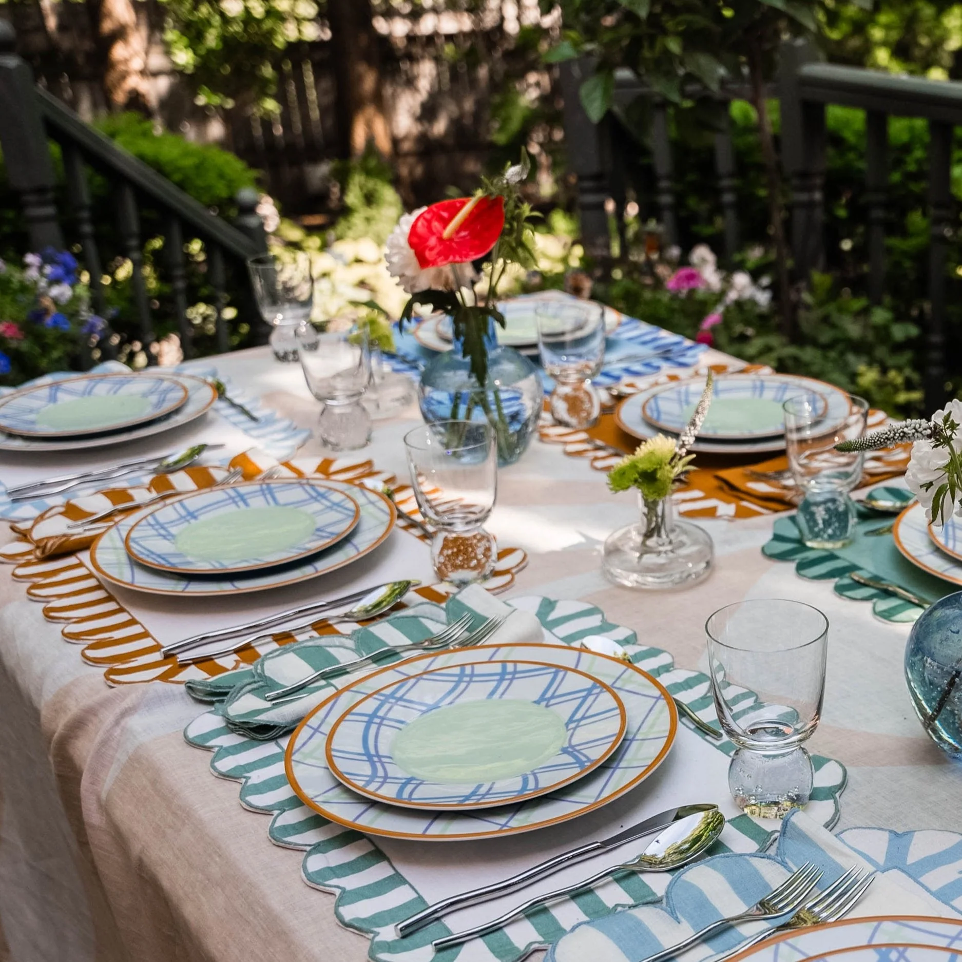 Jardin Embroidered Scalloped Stripe Double-Sided Placemat (Set of 4) - Image 4