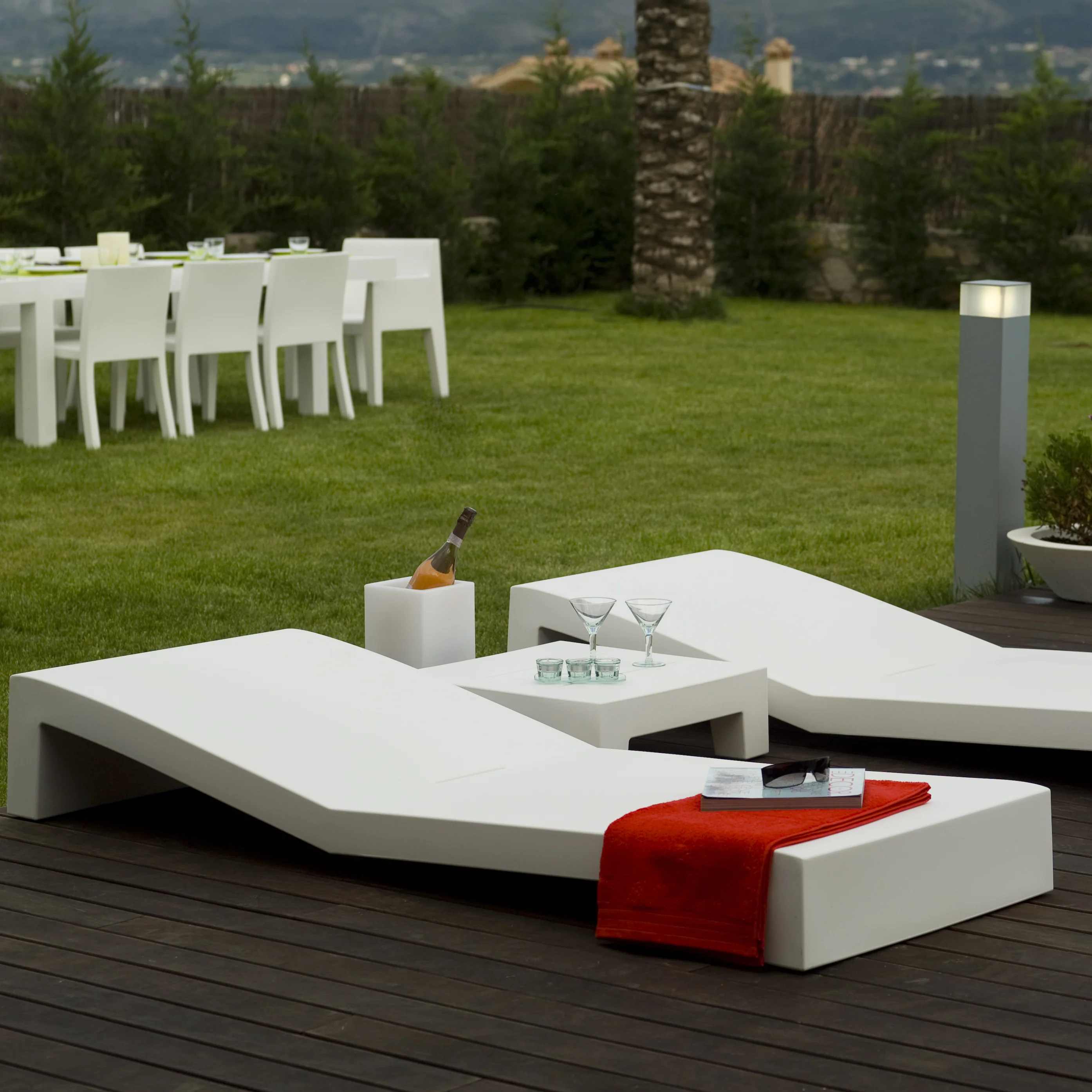 Jut Outdoor Sun Chaise - Image 21