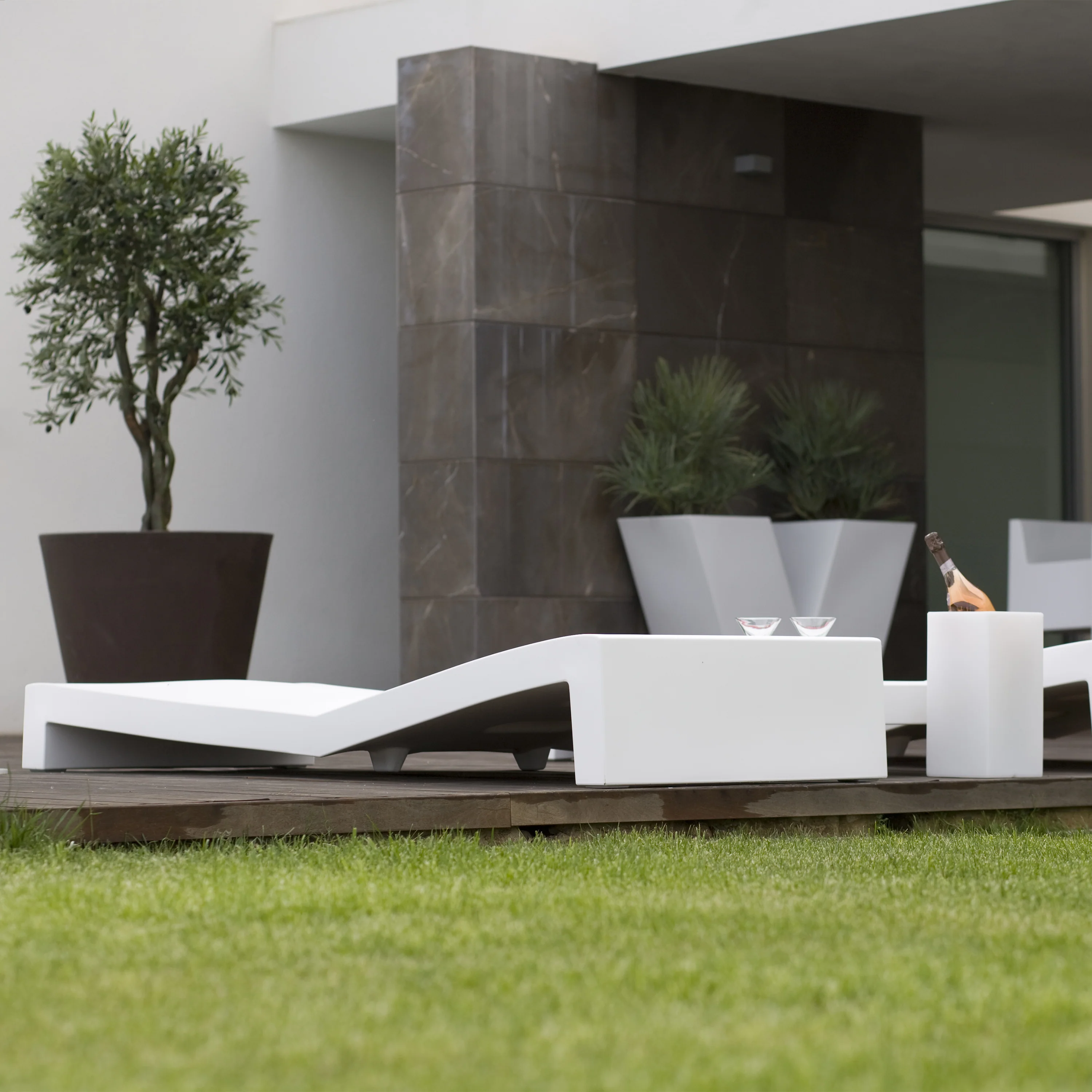 Jut Outdoor Sun Chaise - Image 27
