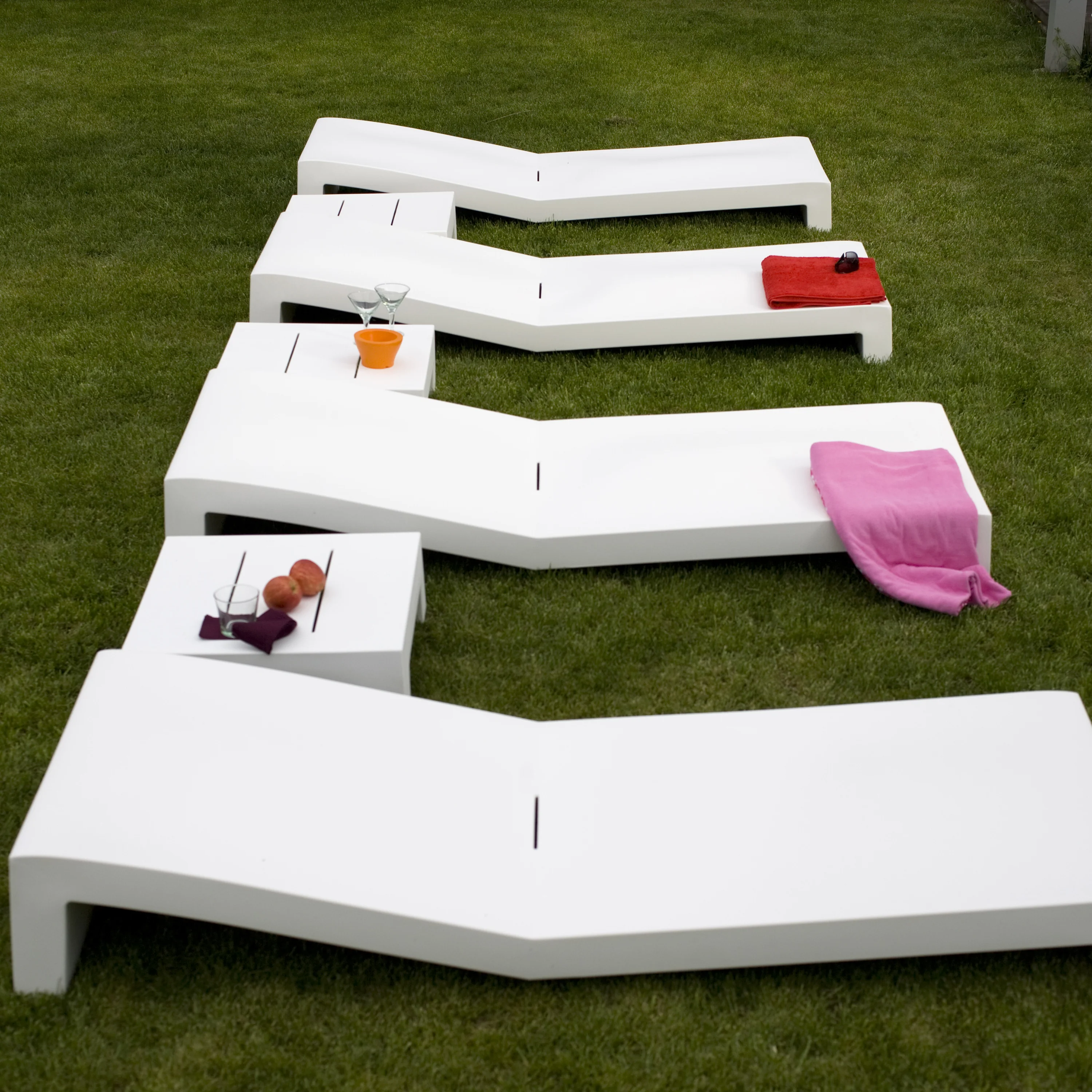 Jut Outdoor Sun Chaise Table - Image 23